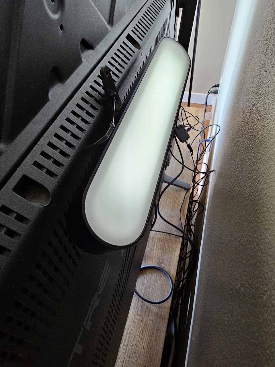 Phillips HUE VESA MIS-D Monitor Mount with 45 Degree Tilt Angle Altered
