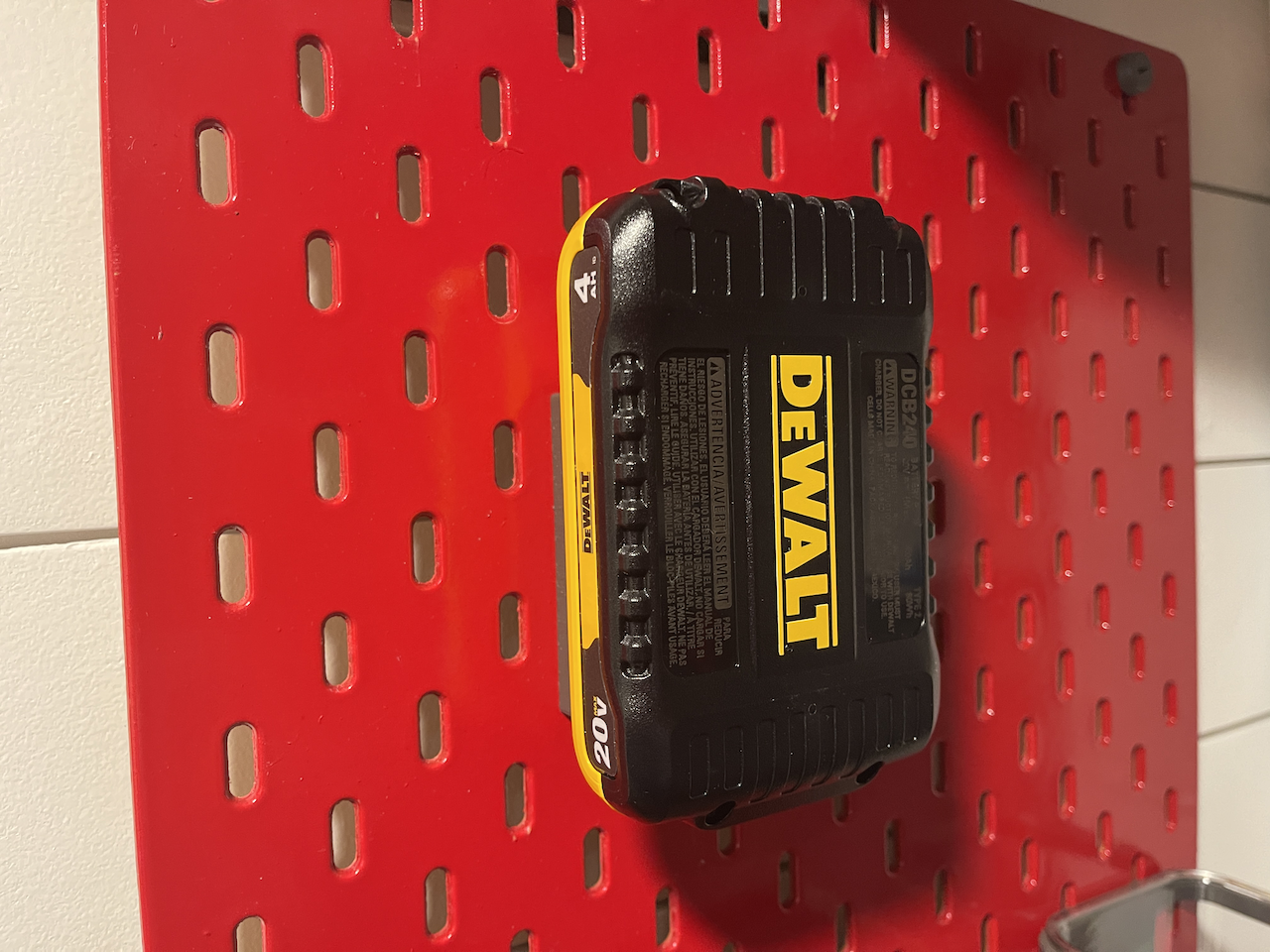 SKADIS Dewalt 20v Battery Holder