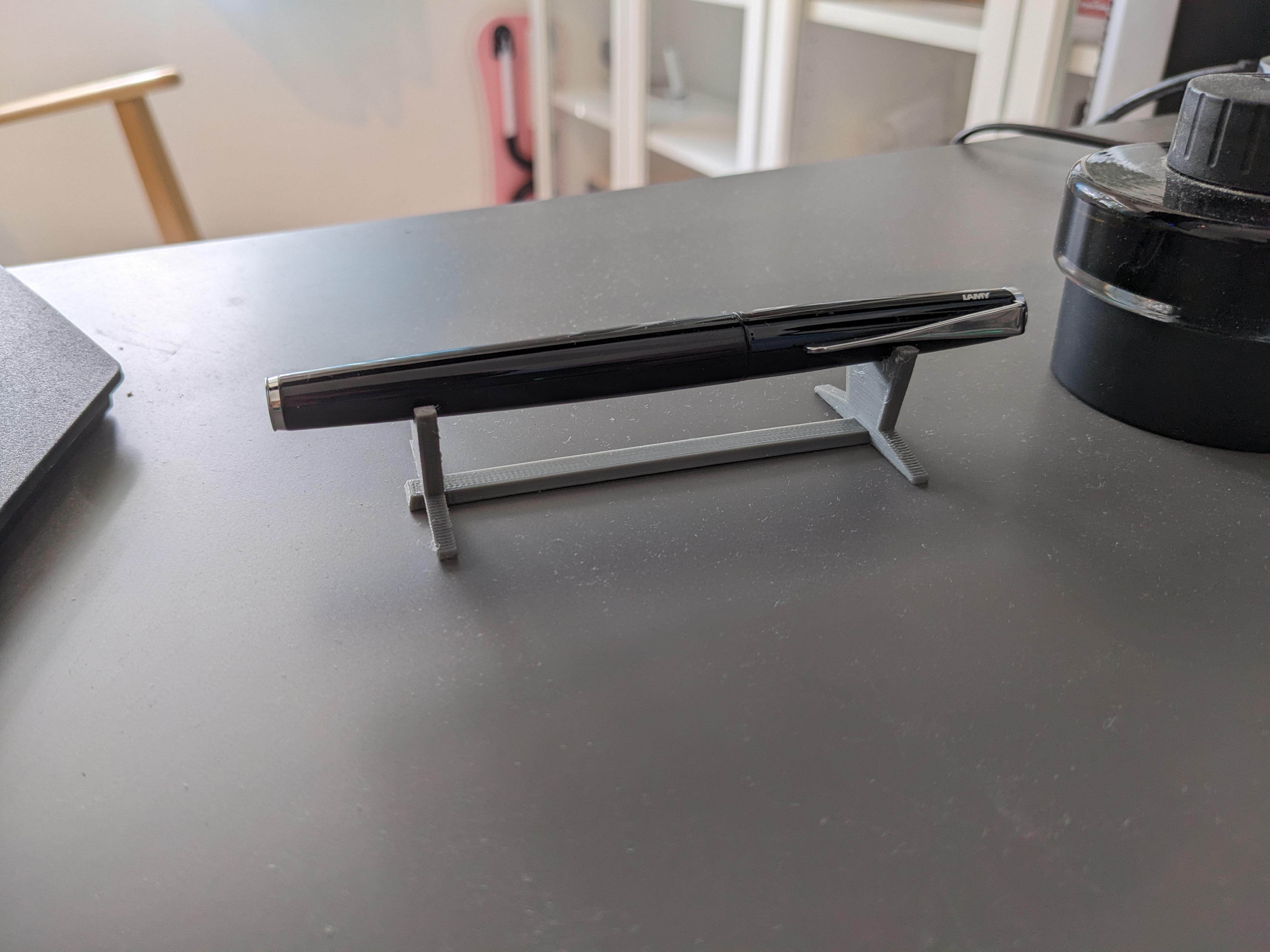Fountain pen holder