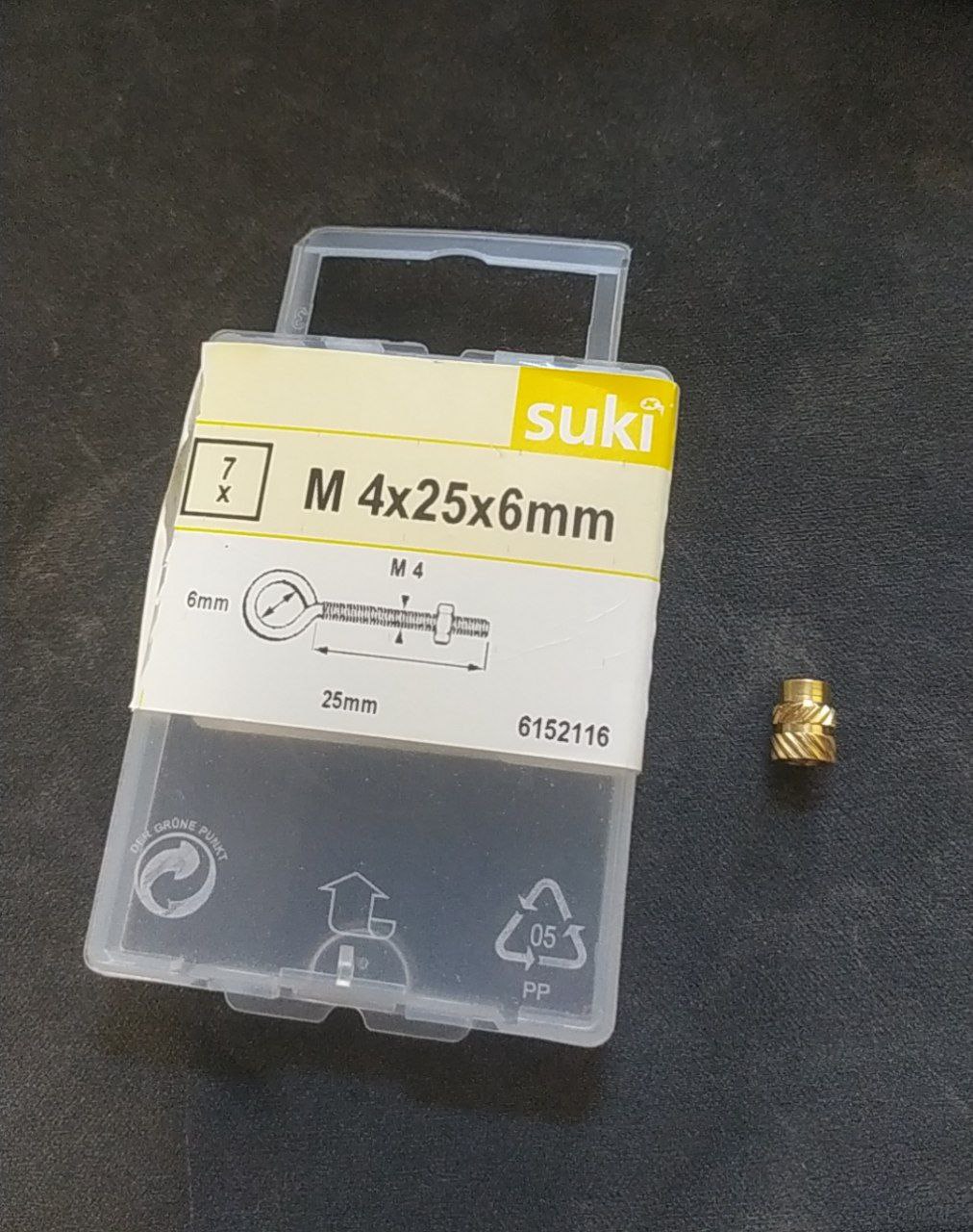 Miniatura 4 do modelo 3D BMW "old engine" key holder