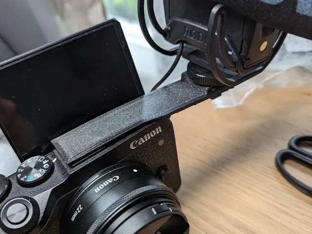 Coldshoe mic adapter for Canon M6 Mark ii