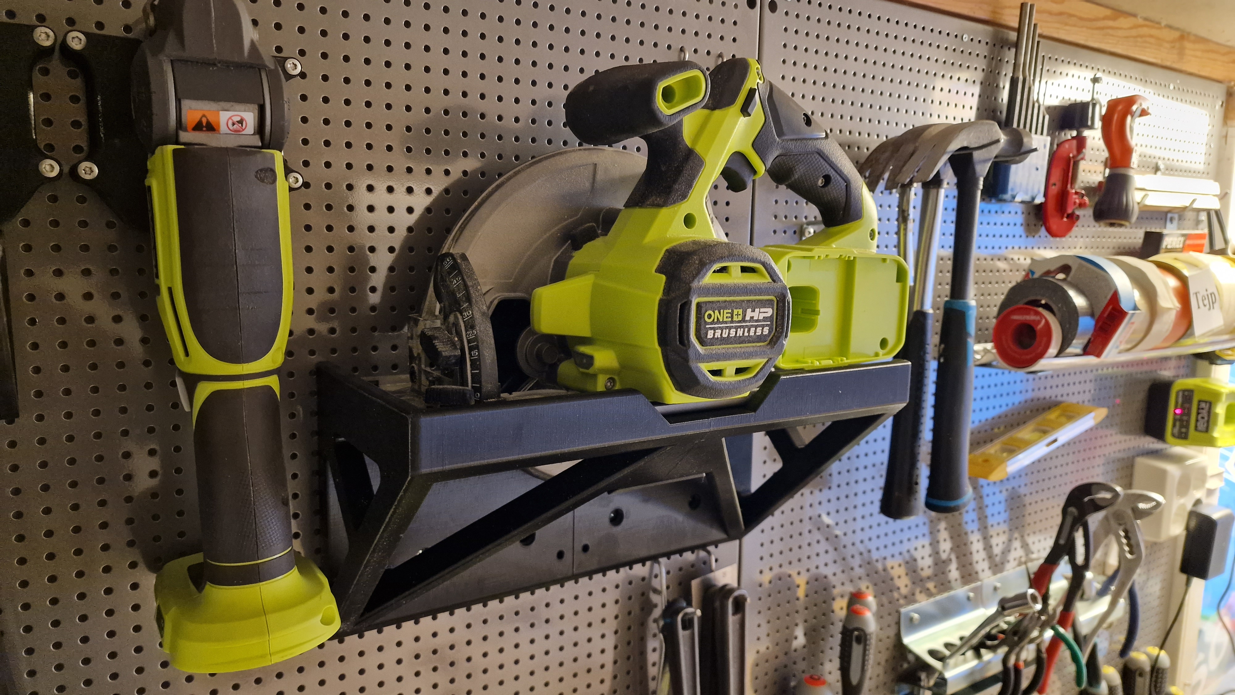 Ryobi One+ Circularsaw Pegbordstand