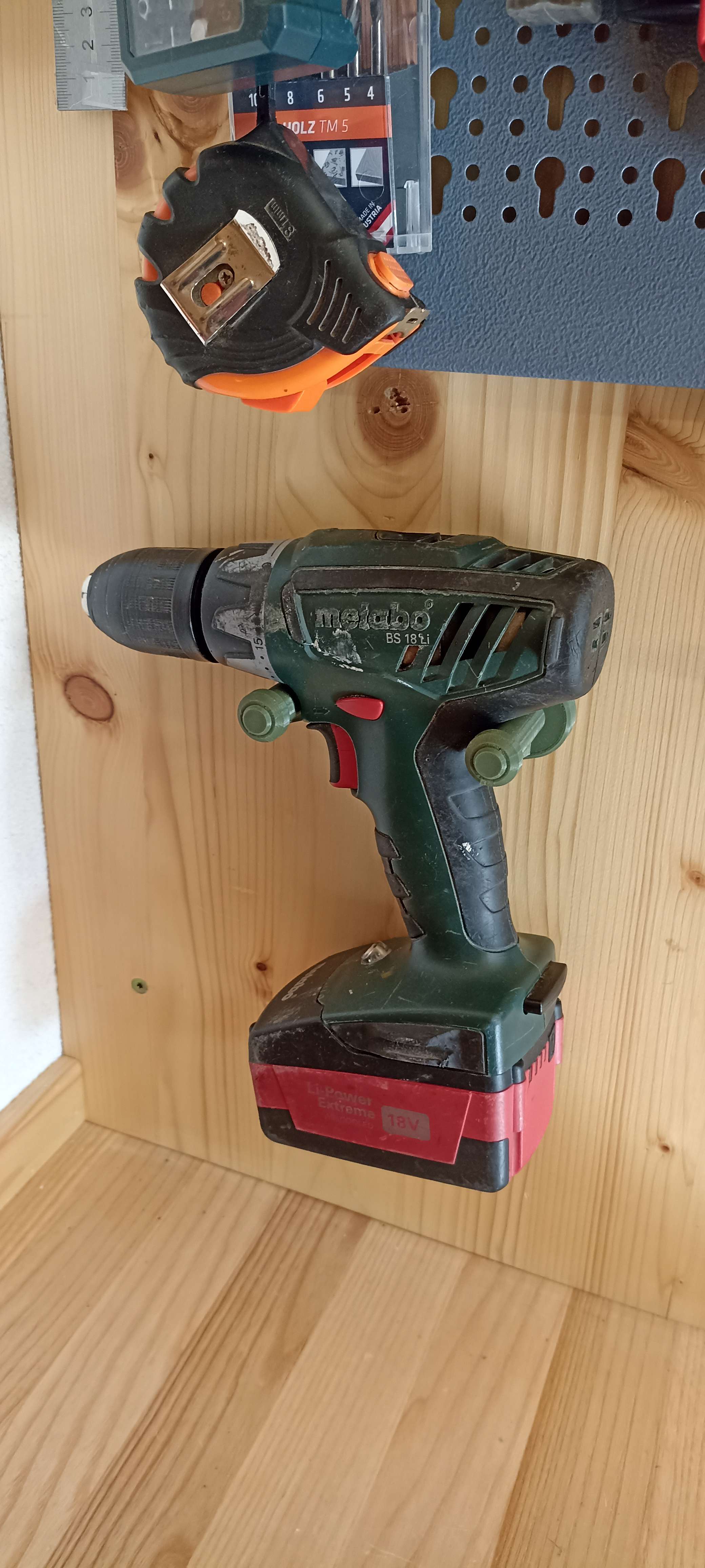 AKU Screwdriver wall hanger by FerFerro Download free STL model