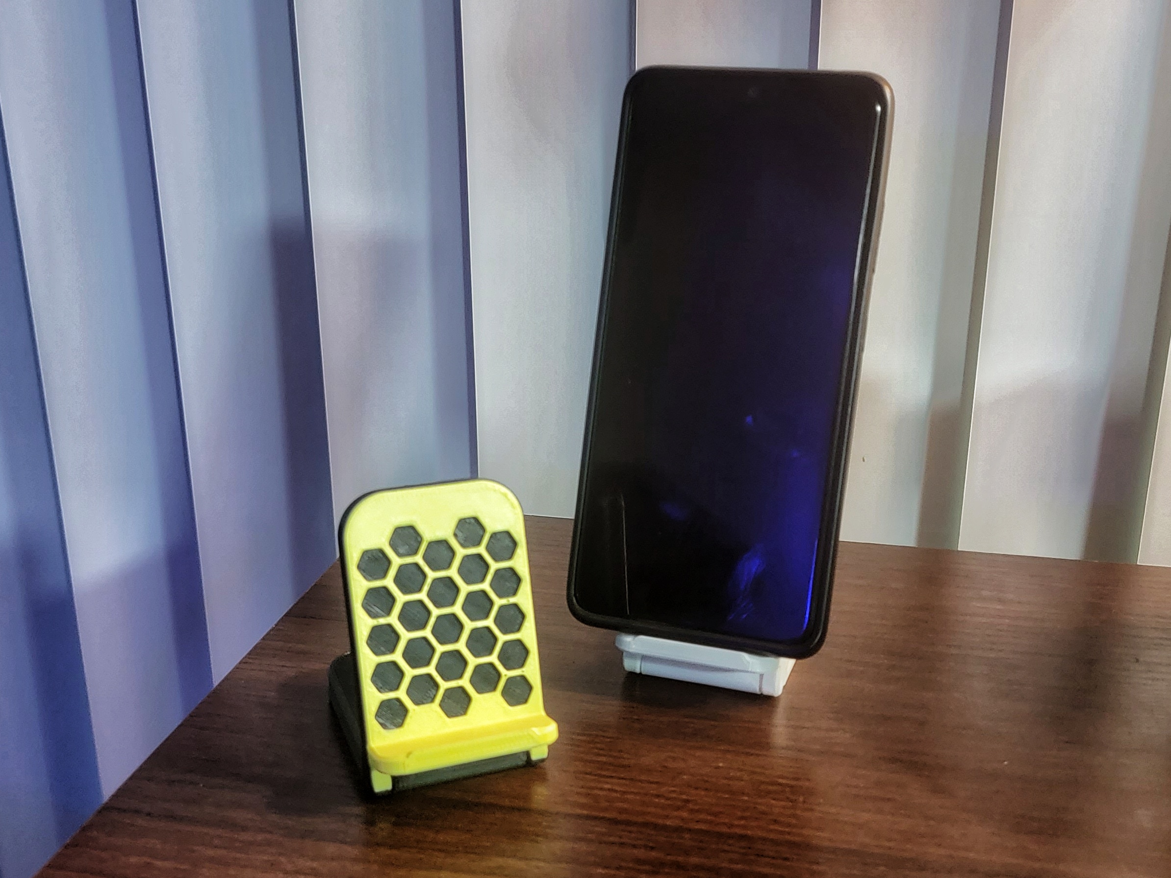 Flexi-Hexi Phone Stand
