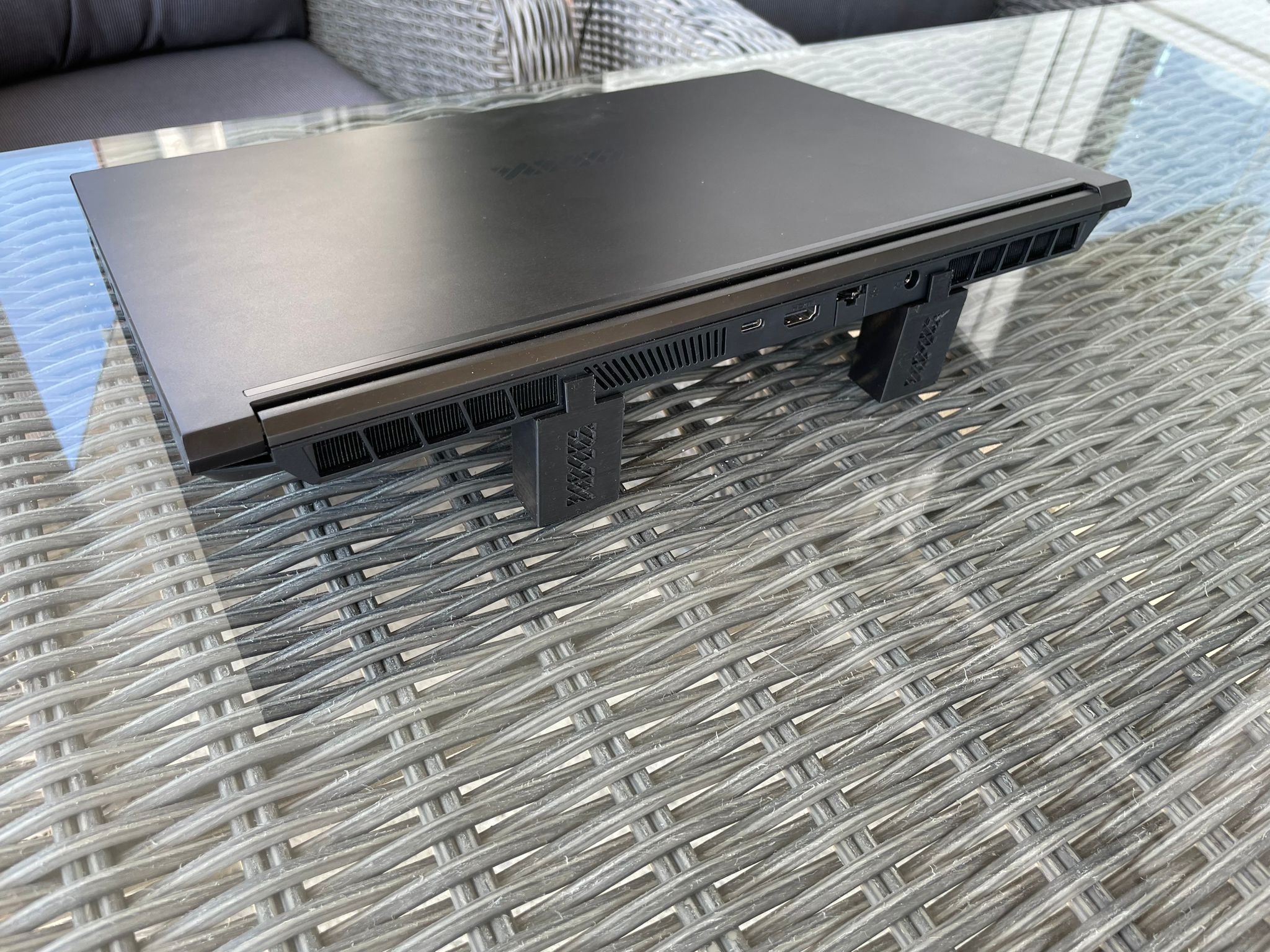 XMG Core 15 M21 Levitation Support