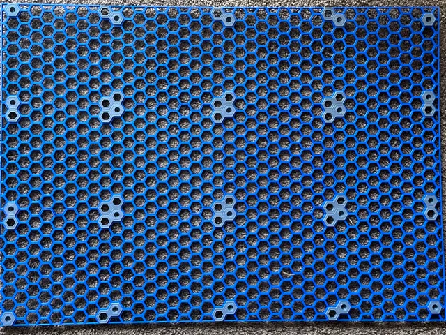 Honeycomb wall with borders/edges (max-sized for Ankermake M5 while allowing for many rows and columns)