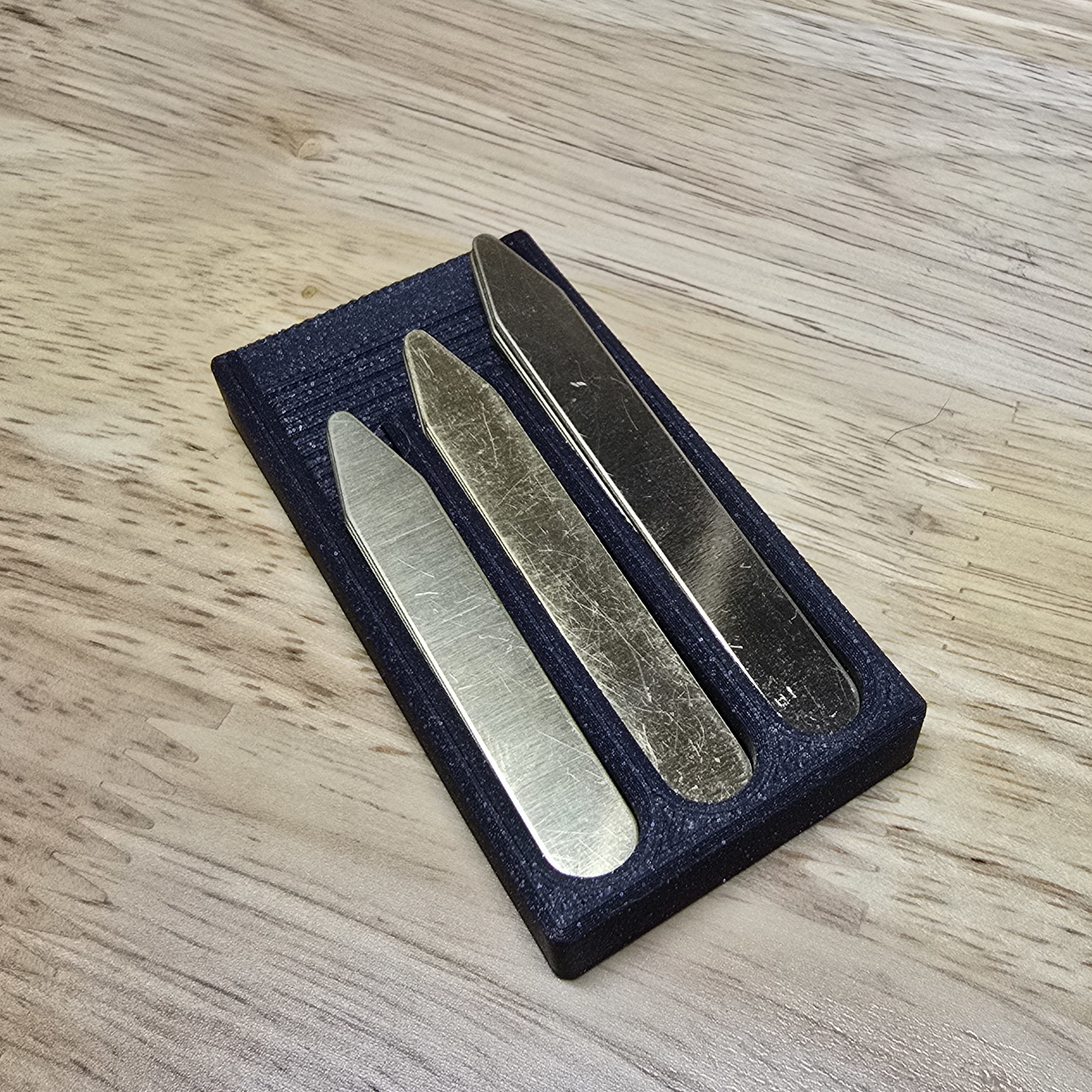 Collar Stay Organizer