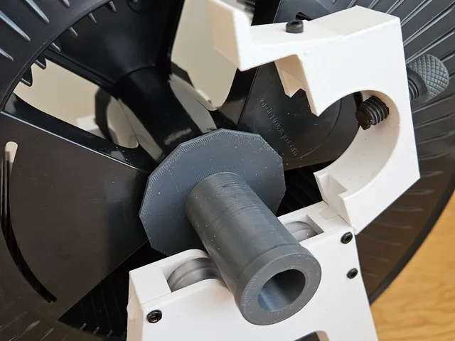 The same same but different spool holder.
