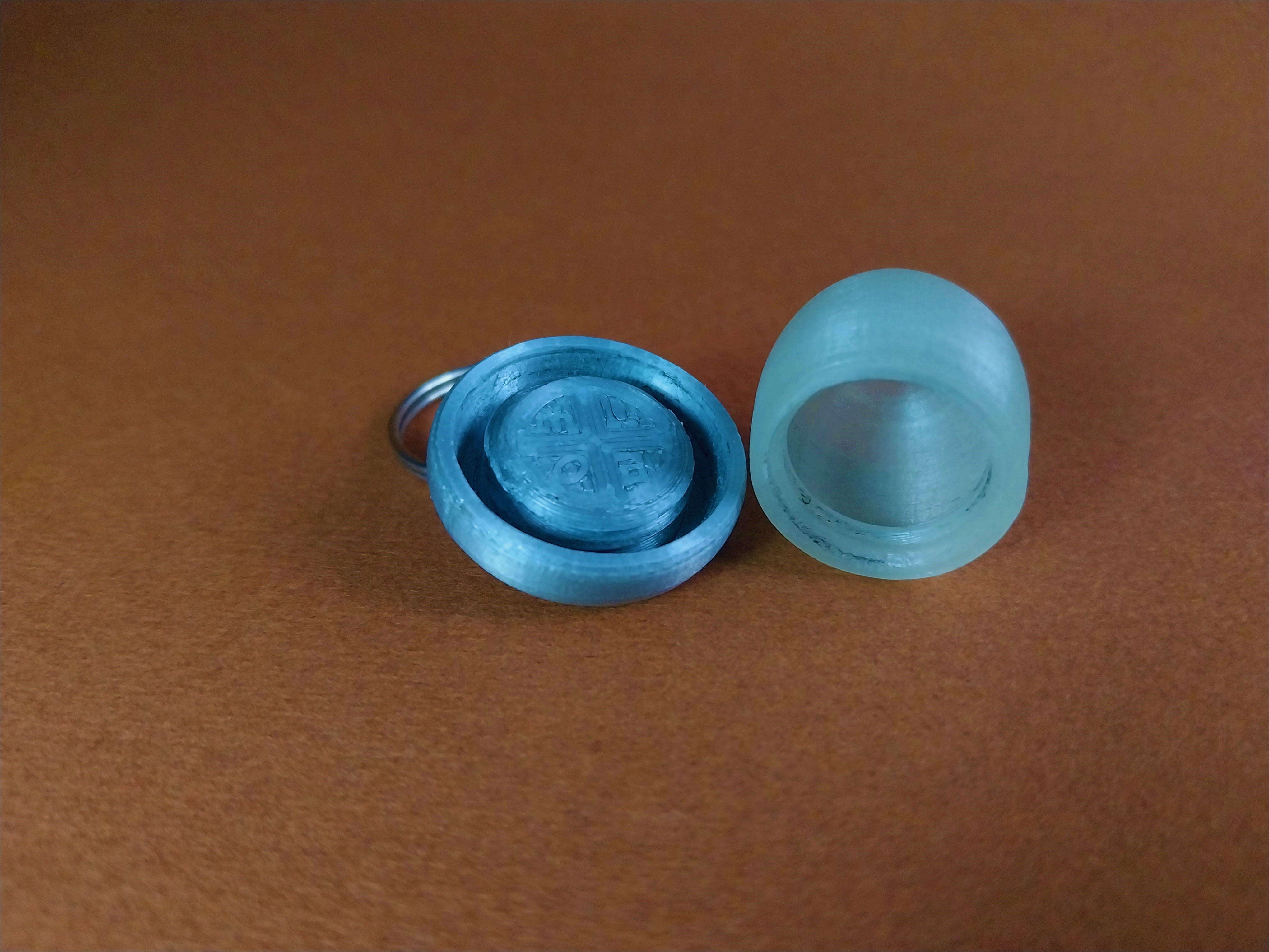 Miniatura 4 do modelo 3D keychain container