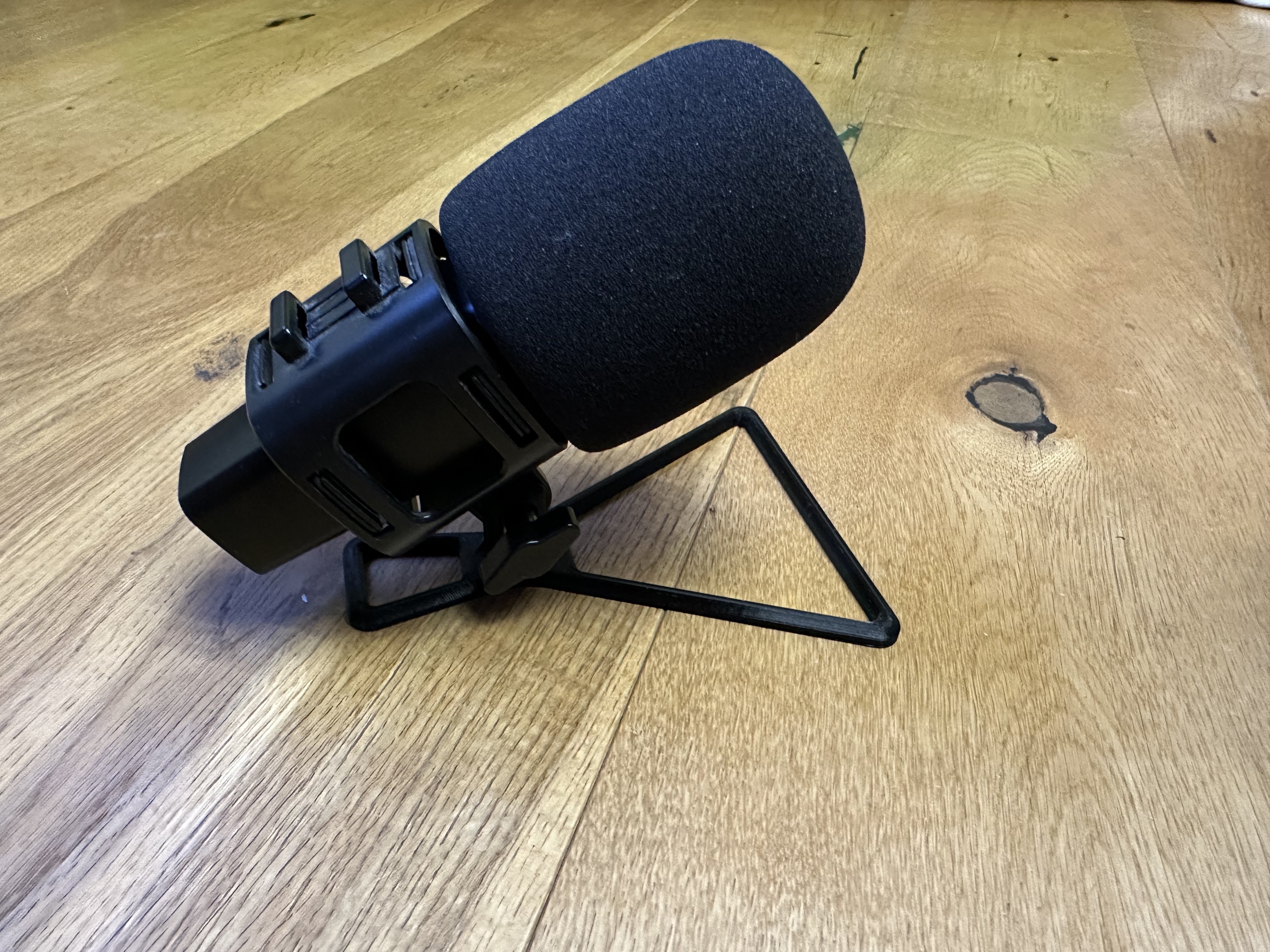 Miniatura 2 do modelo 3D Flat Microphone Desk Stand