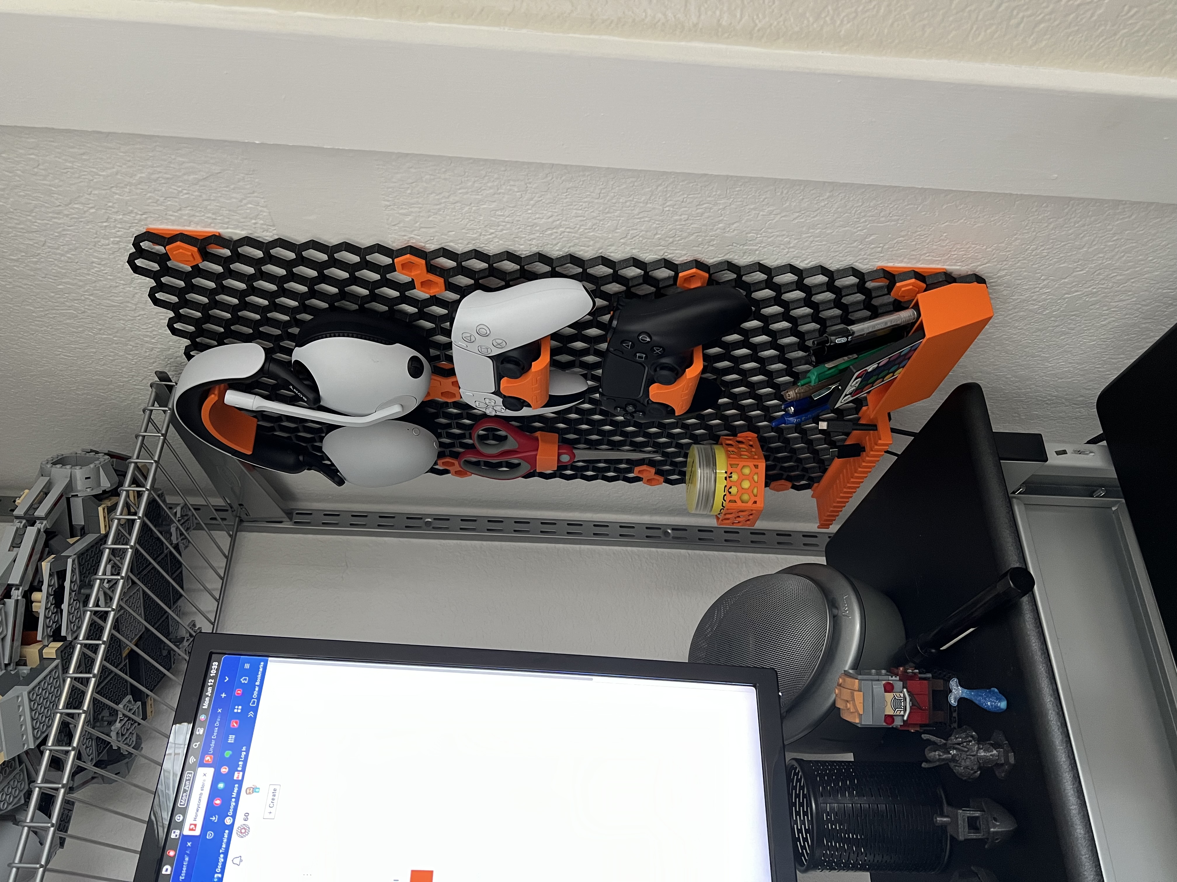 Honeycomb Wall PS5 Controller Mount