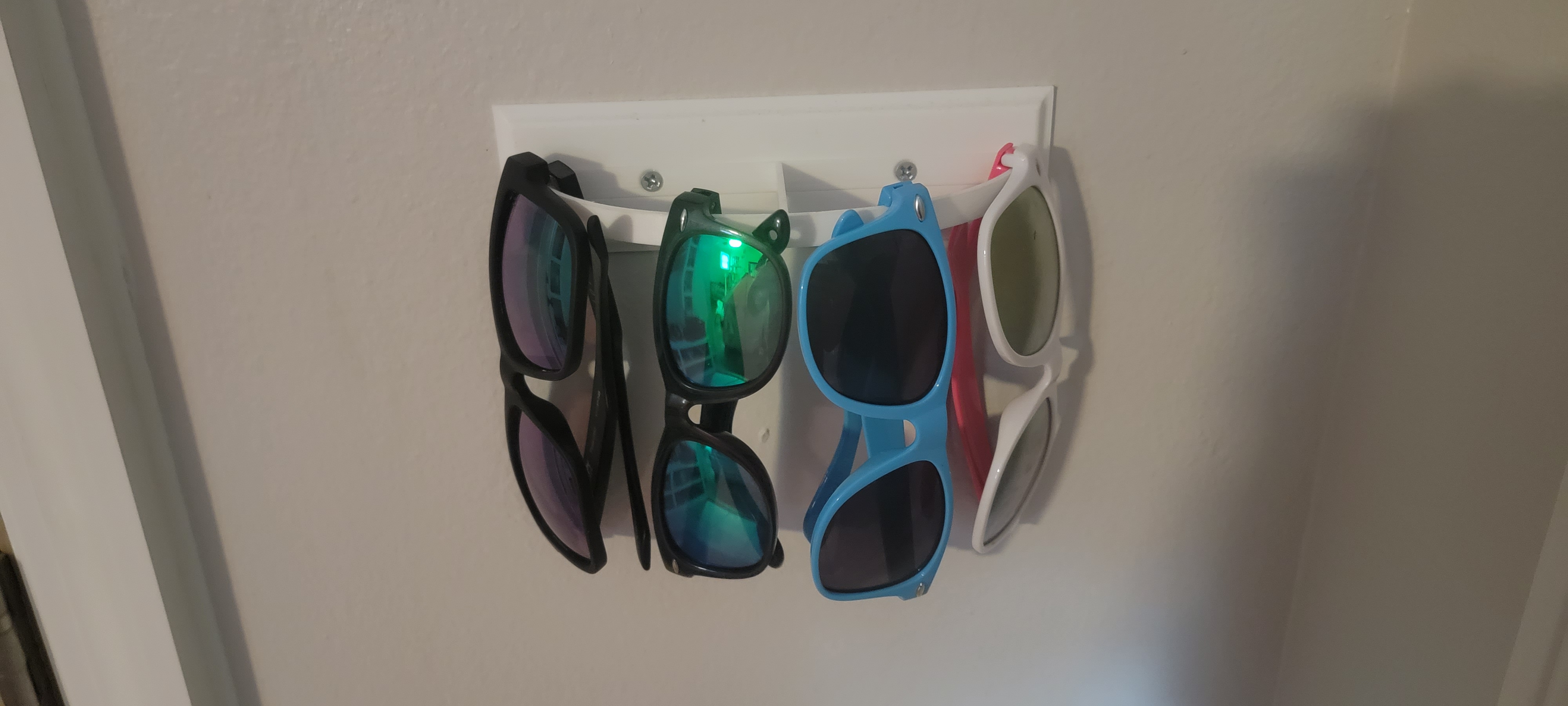 Wall mount Sunglasses Holder