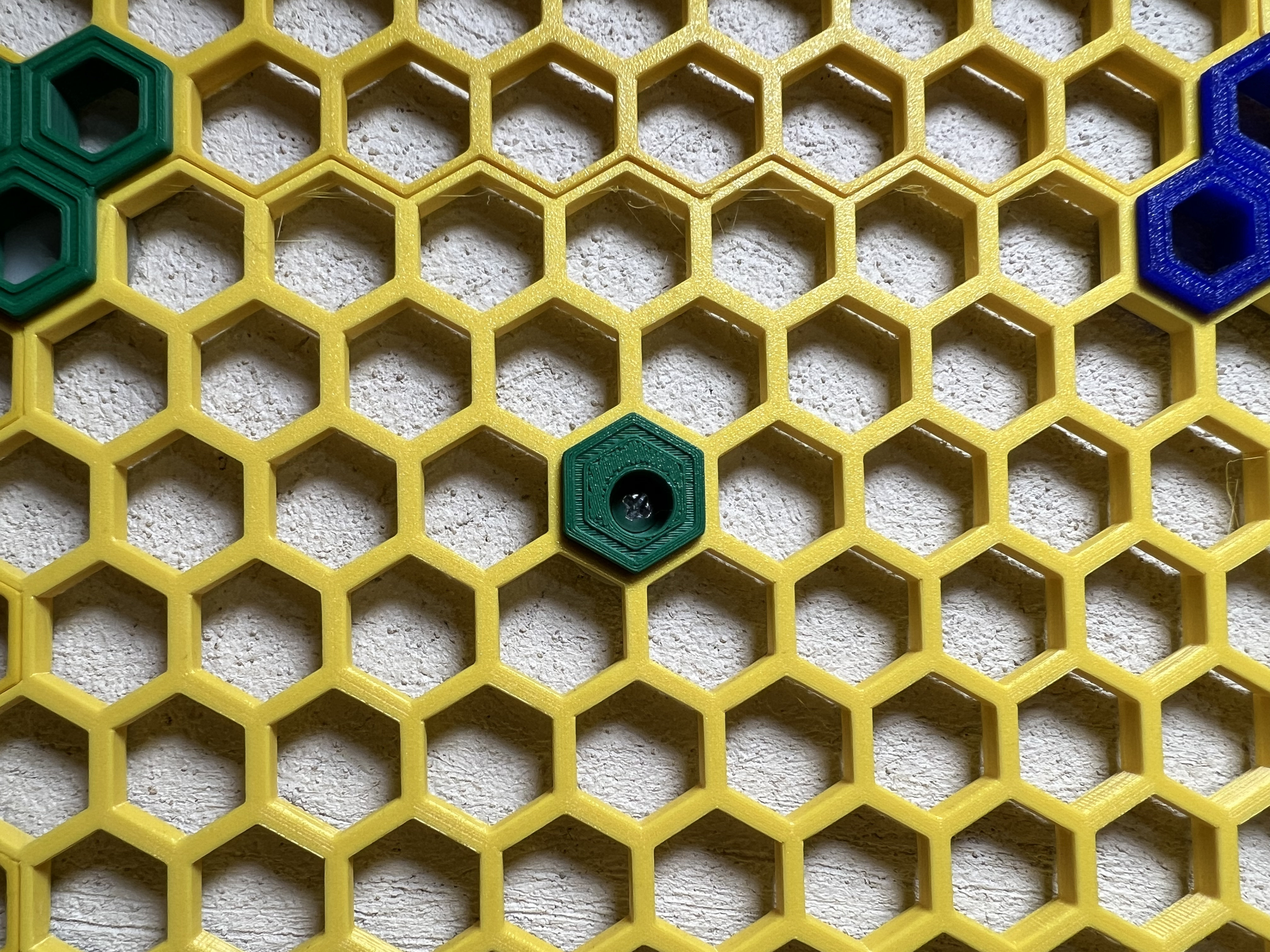 Honeycomb wall off-center insert