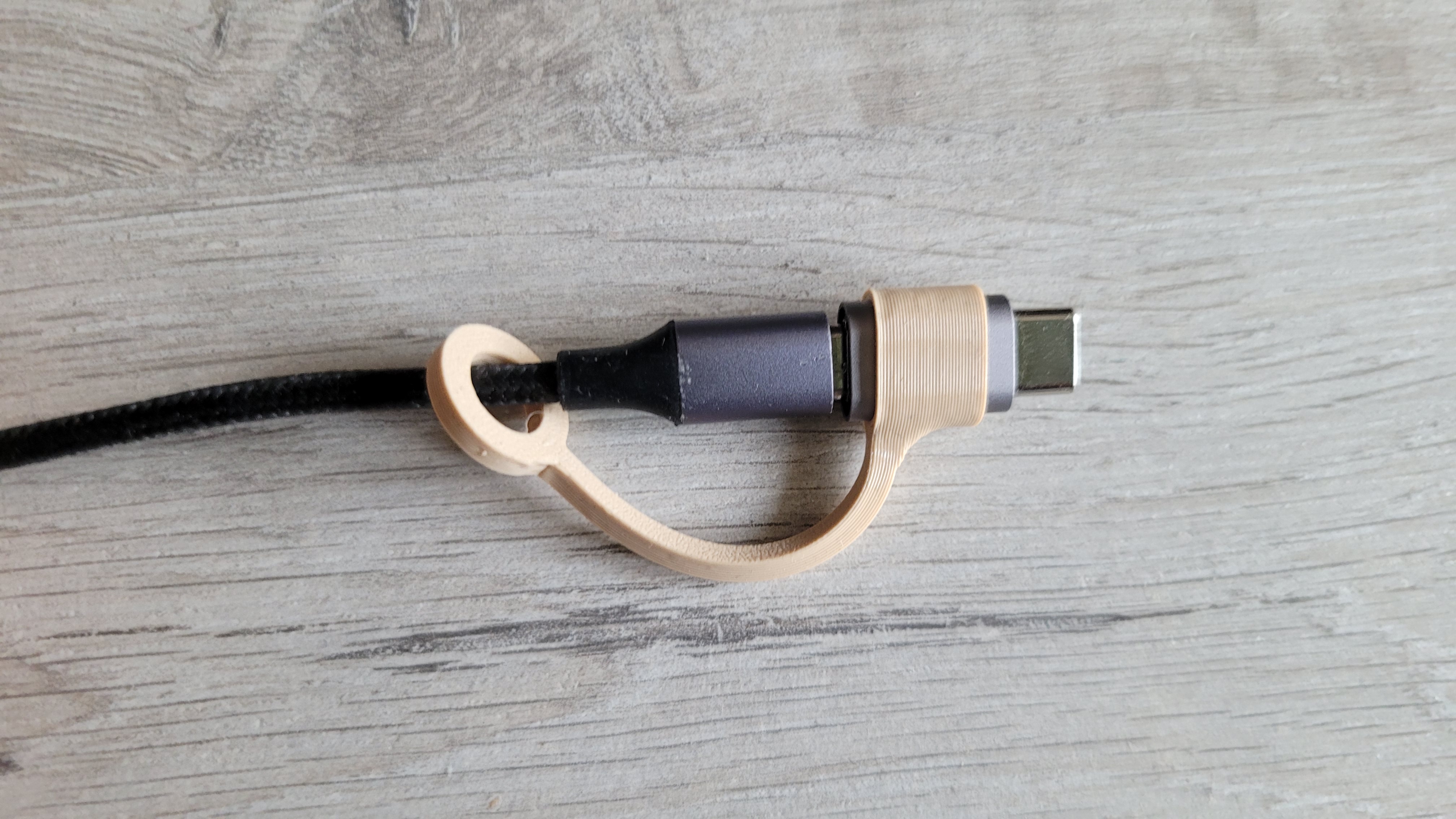 USB C/microUSB/lightning adapter hook
