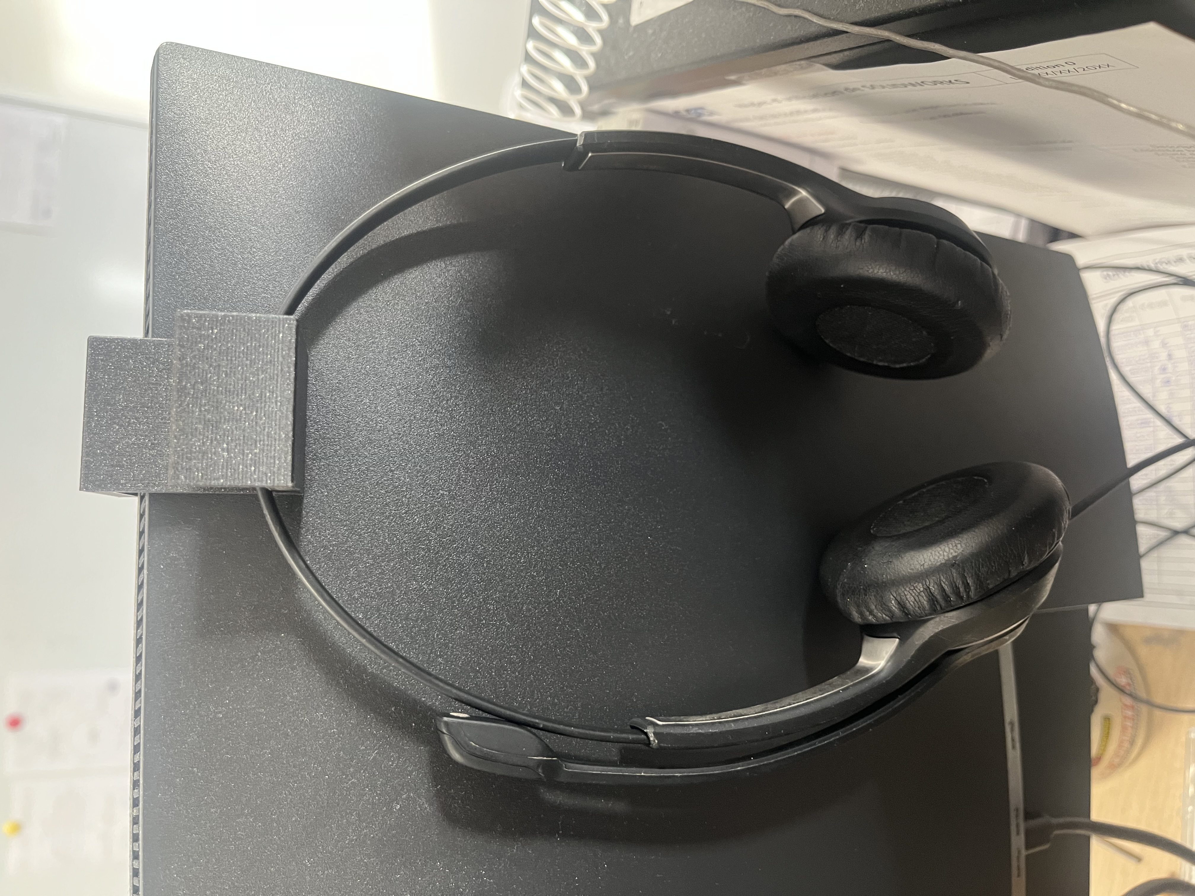 Headphone screen support