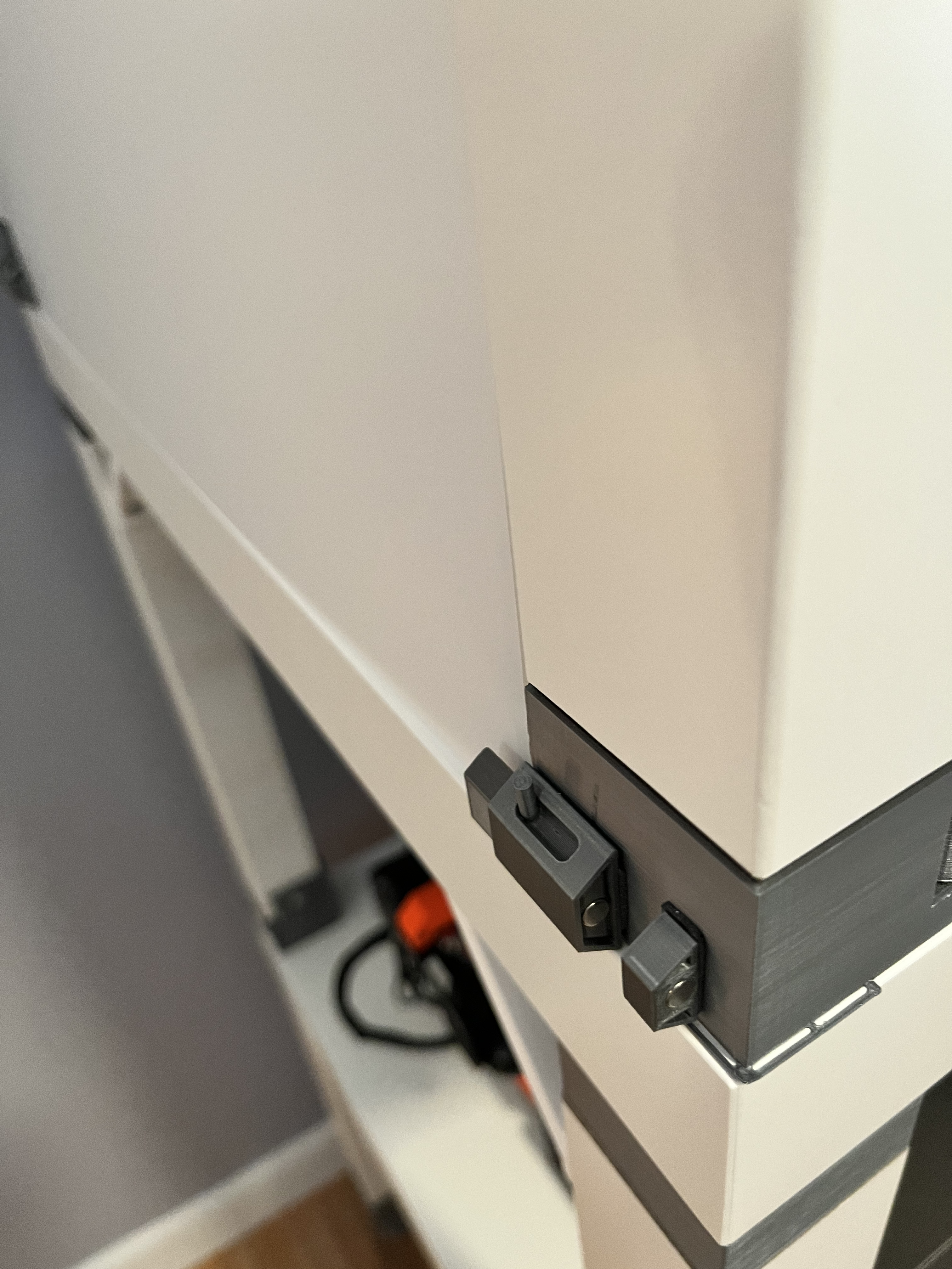 Magnetic Slide Lock