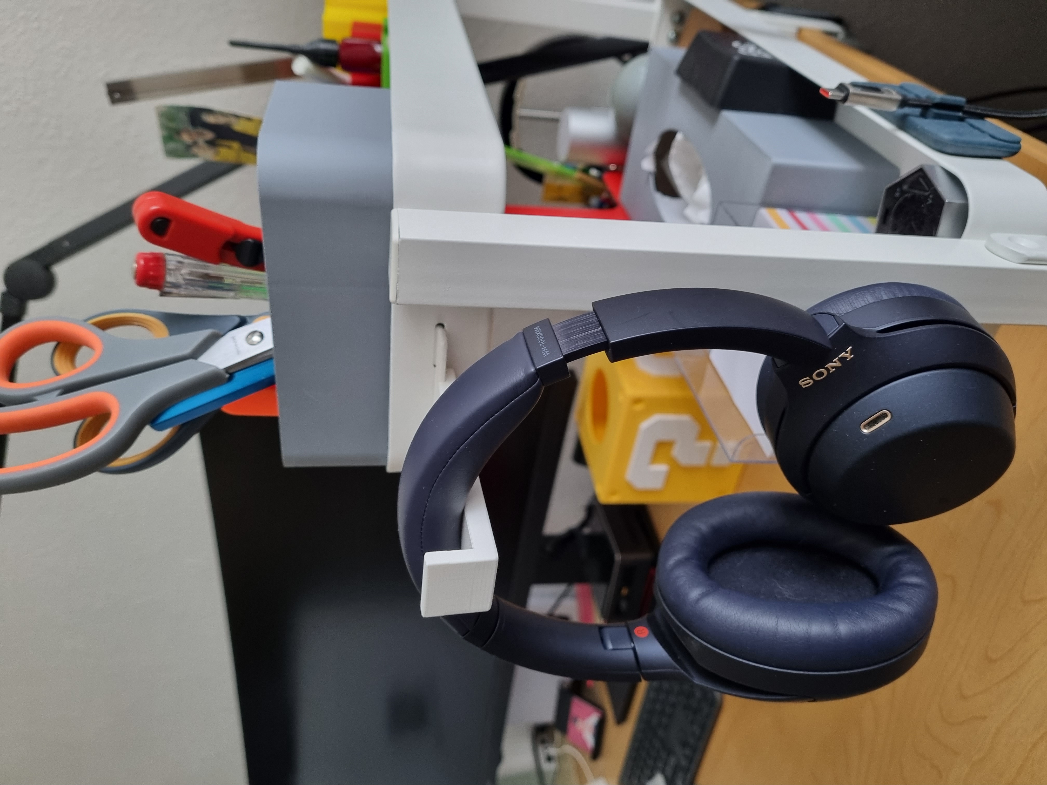 Headset holder for Vattenkar desktop shelf