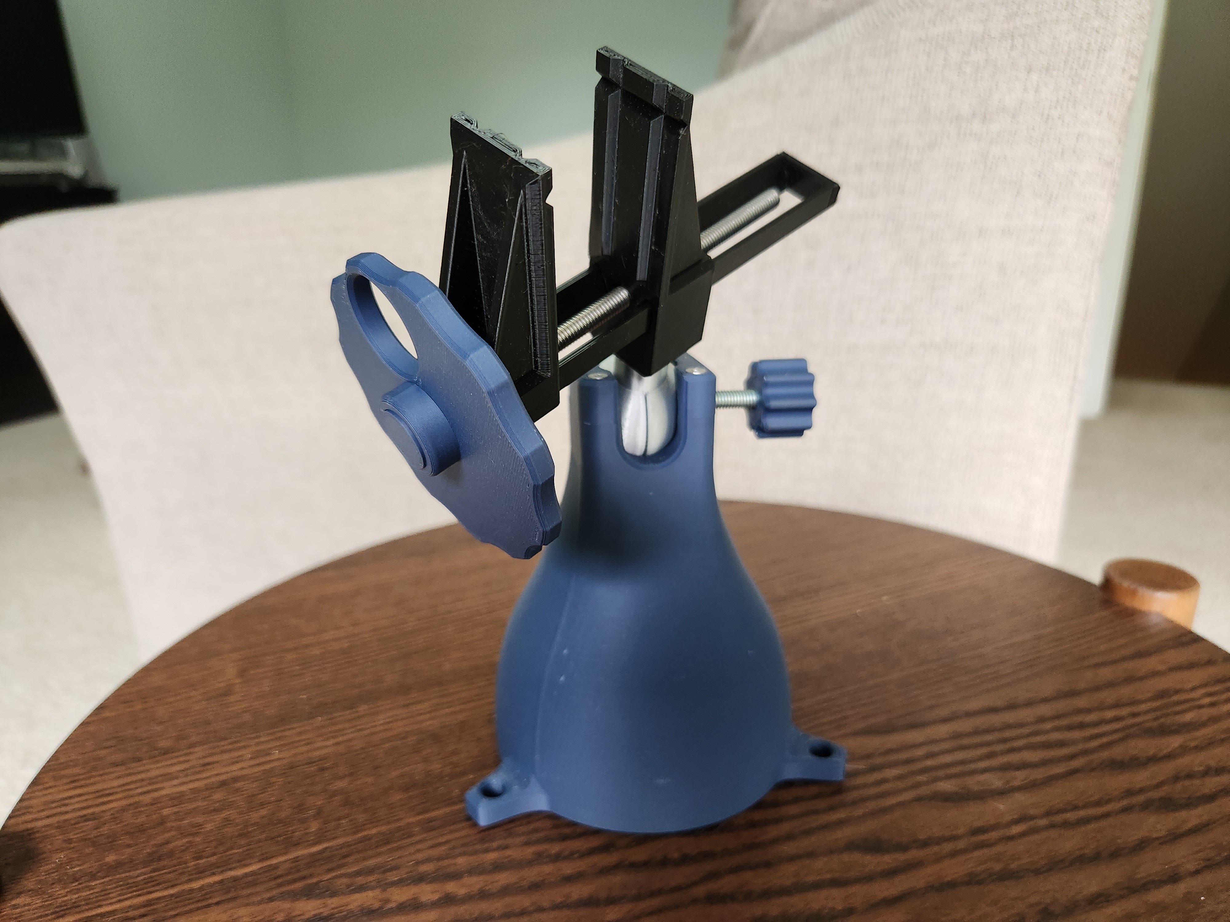 Rotating and Tilting Vise Speed Control Handle