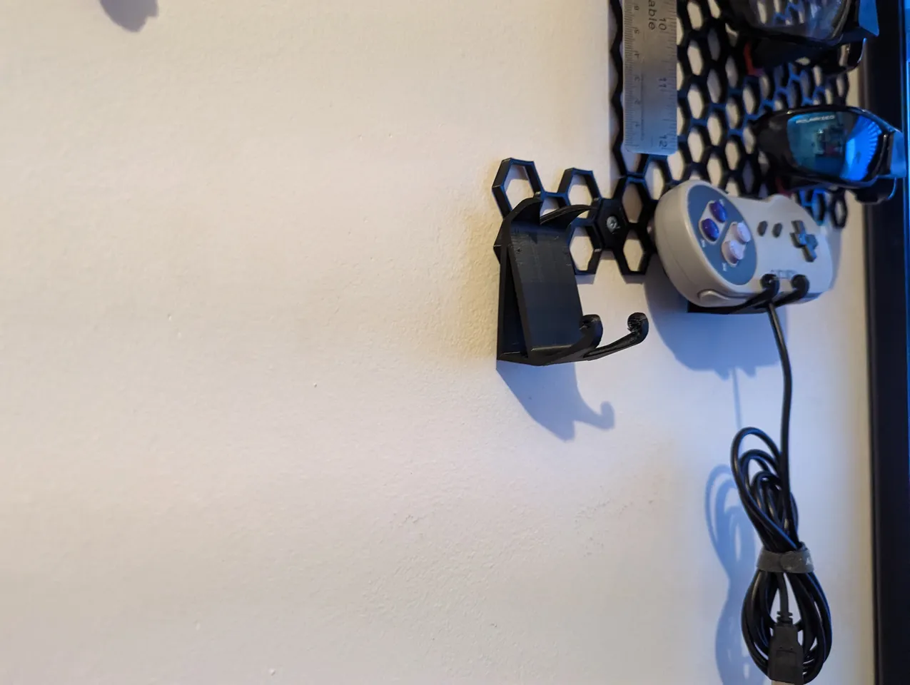 SNES holder for honeycomb storage by Enzo Matrix | Download free STL ...
