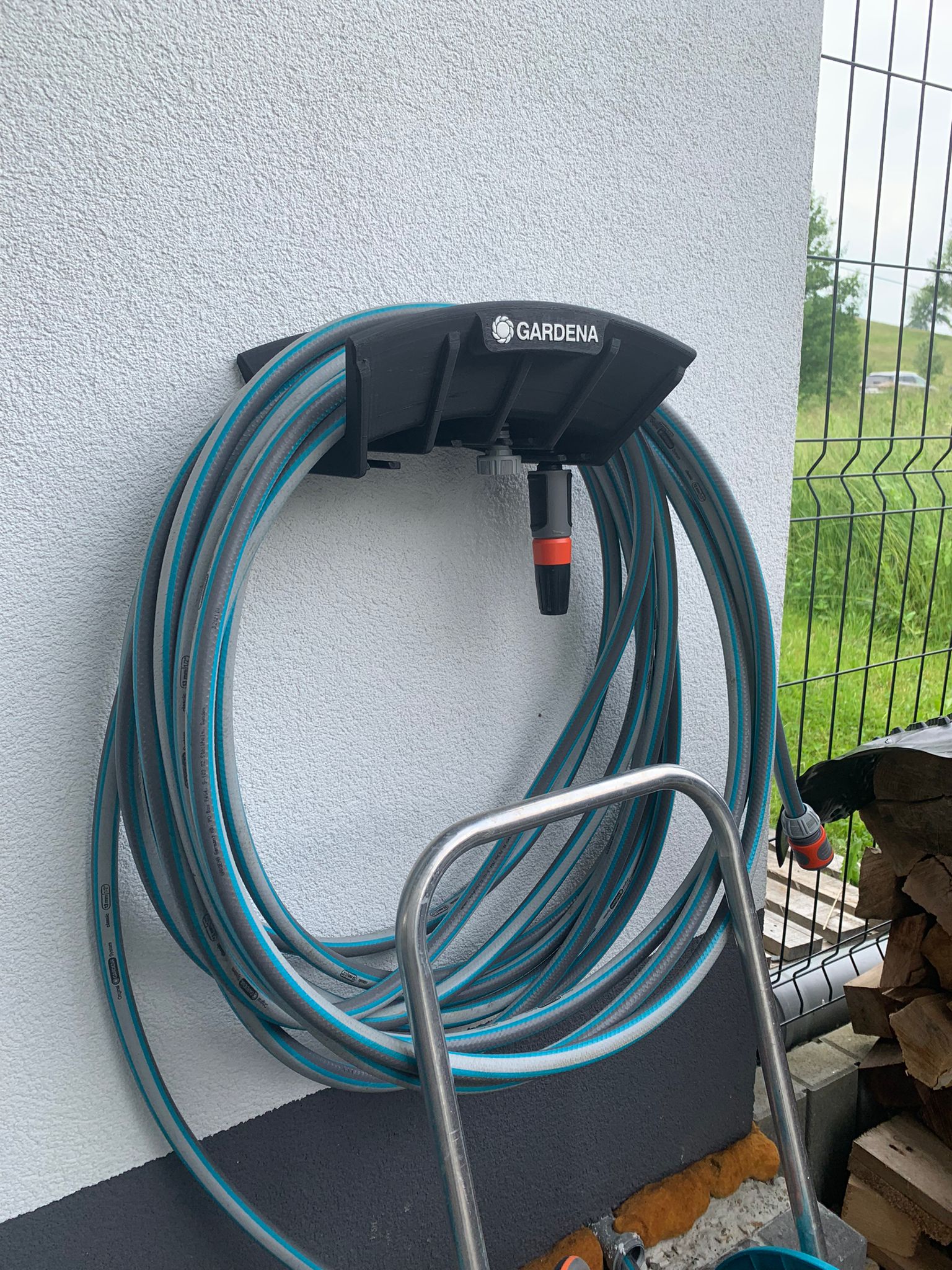 Garden hose holder