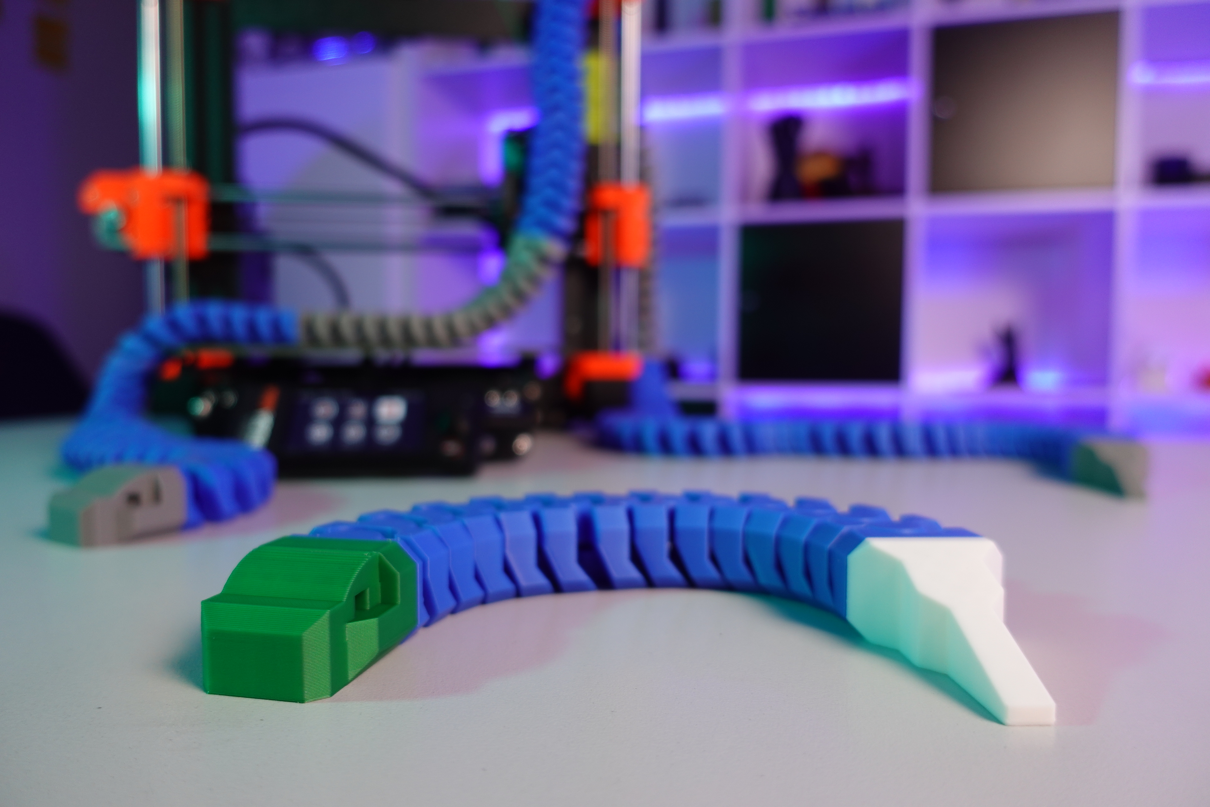 Articulated modular snake infinite length