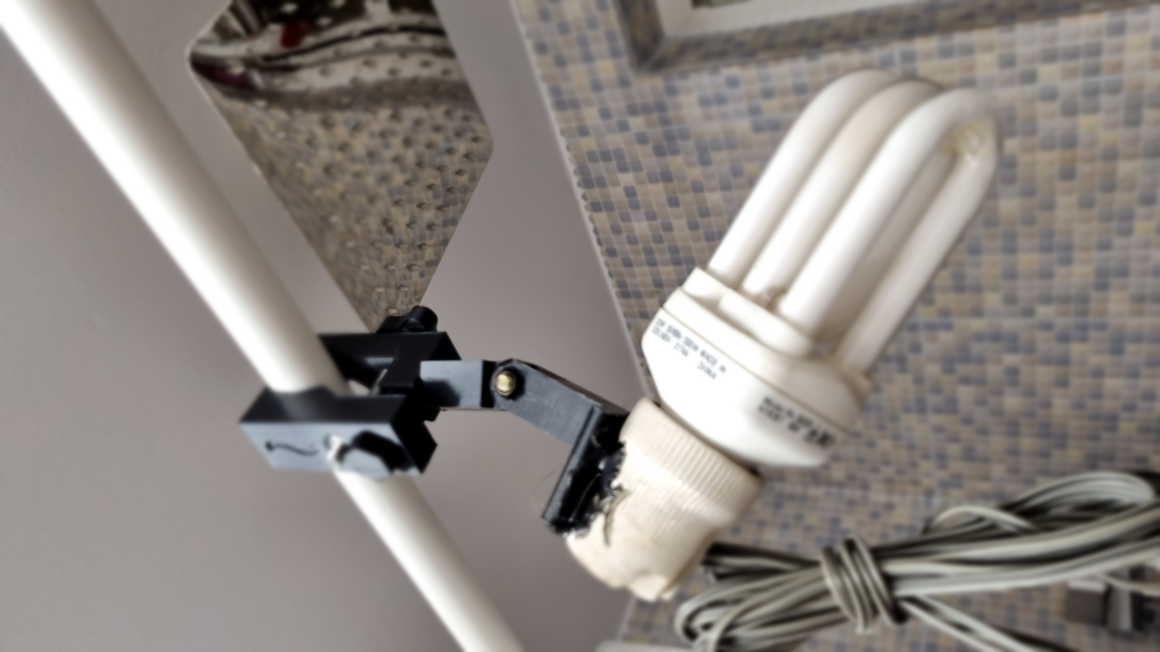 Quick clamp for round and square tubes but also flat surfaces, no supports