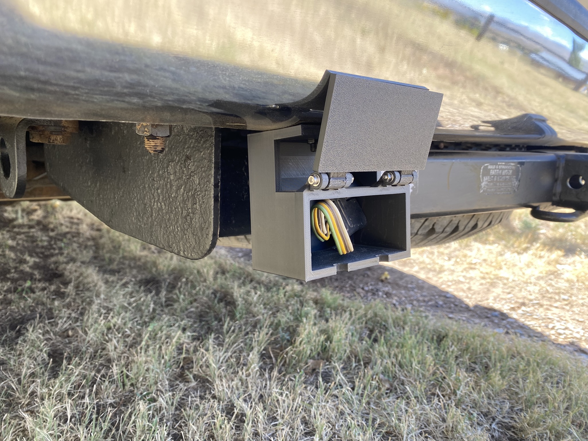 Automotive Trailer Connector/Wire Box w/ Magnetic Door — miniatura 3