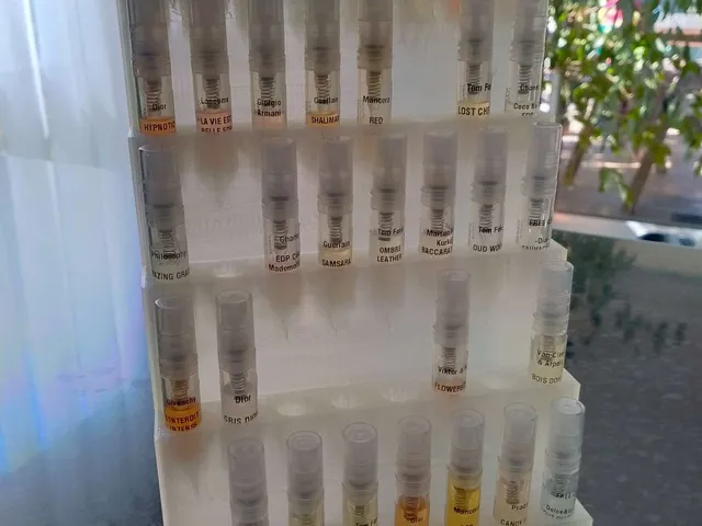 Perfume sample rack