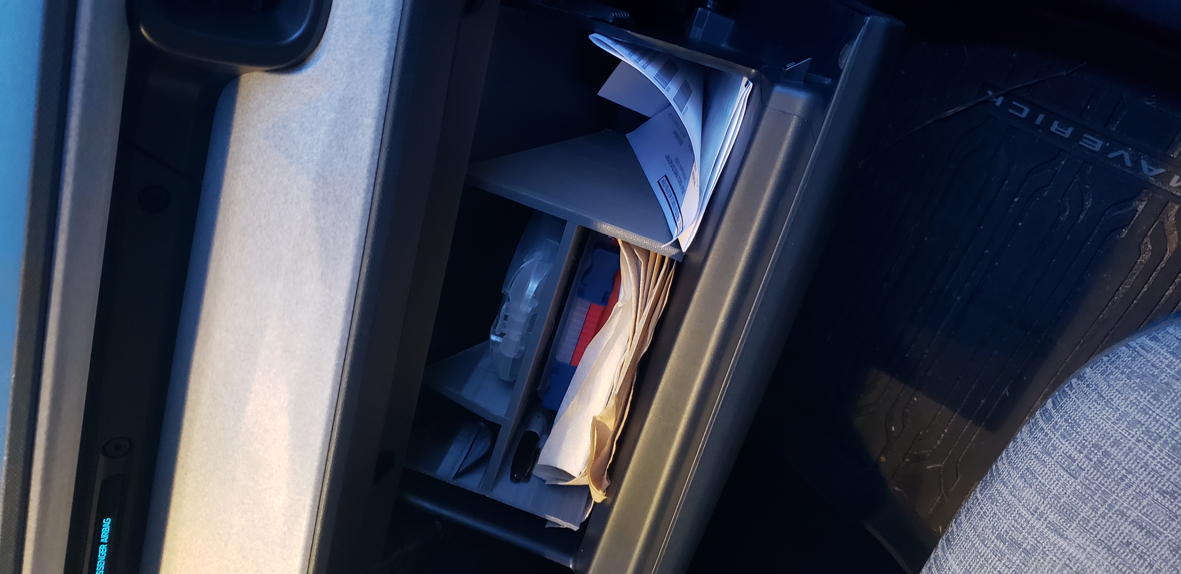 Glove box divider for Ford Maverick