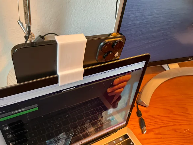 Iphone 14 Pro Clamp