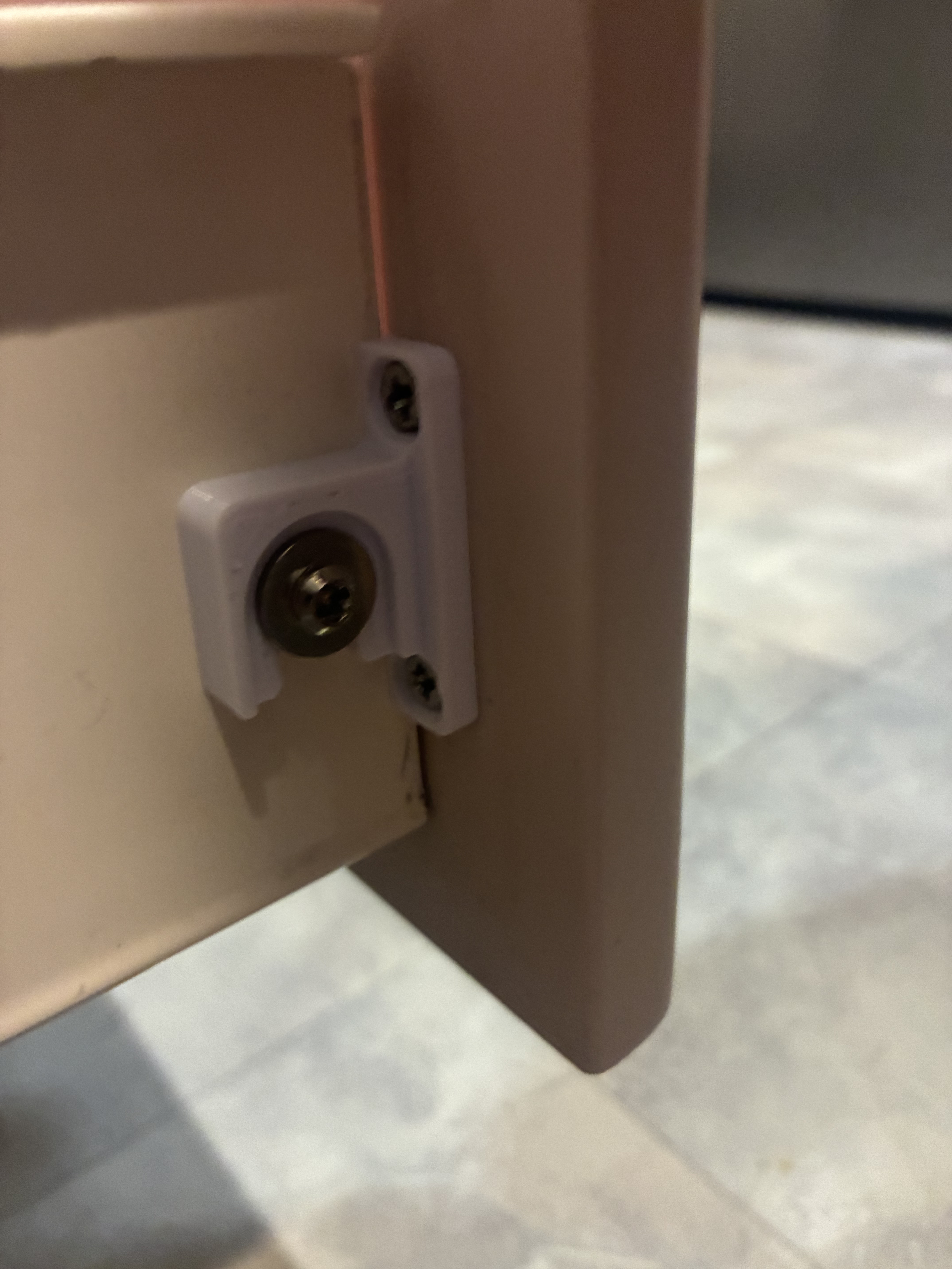 Drawer mounting bracket