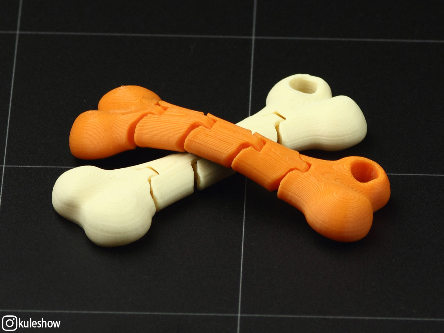 Miniatura 3 do modelo 3D Flexible Bone keychain