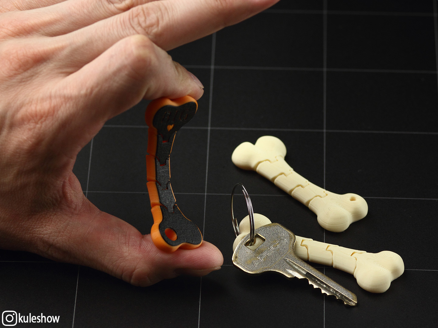 Flexible Bone Keychain By Bigovereasy Download Free STL Model flexible-bone-keychain-by-bigovereasy-download-free-stl-model