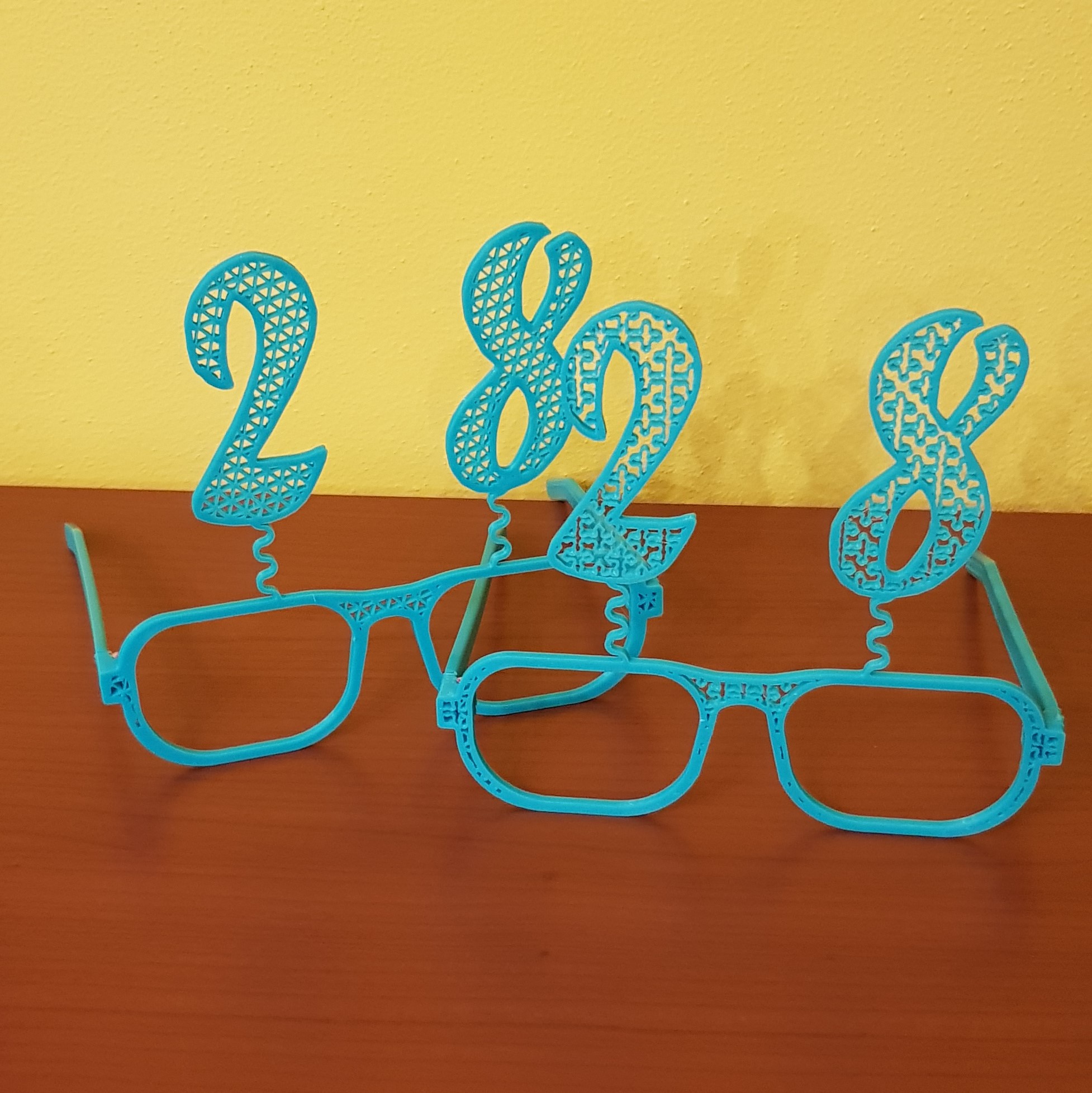 Lnngub Confezione da 2 occhiali da sole di compleanno con