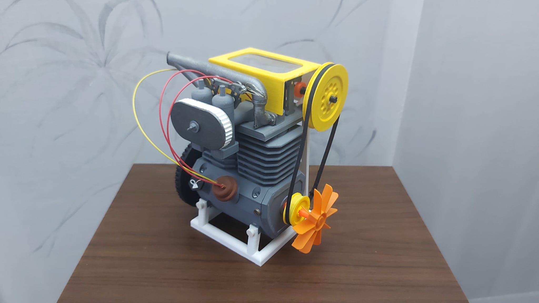 Didactic twin-cylinder engine