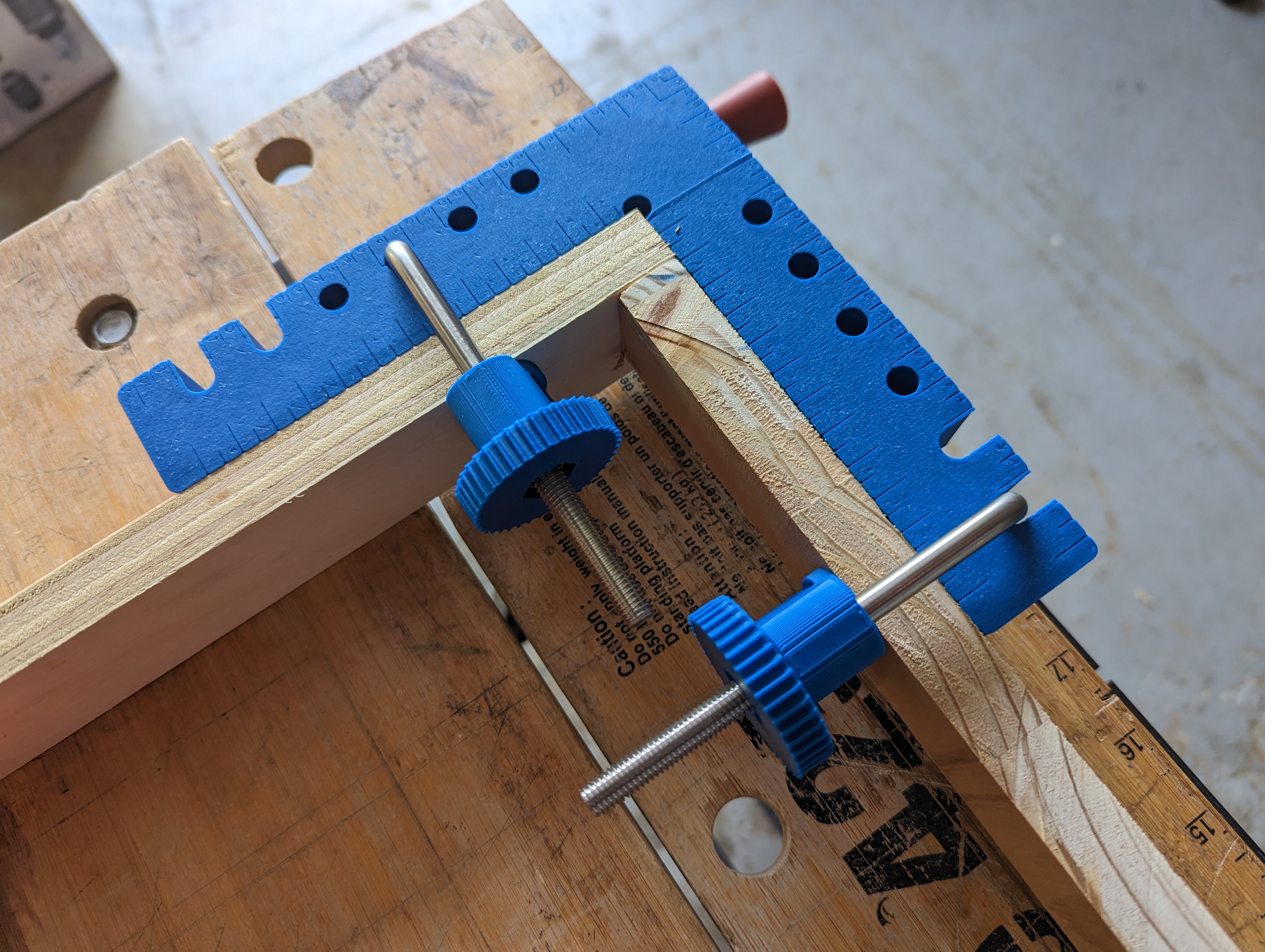 Miniatura 5 do modelo 3D Wood Square Clamp
