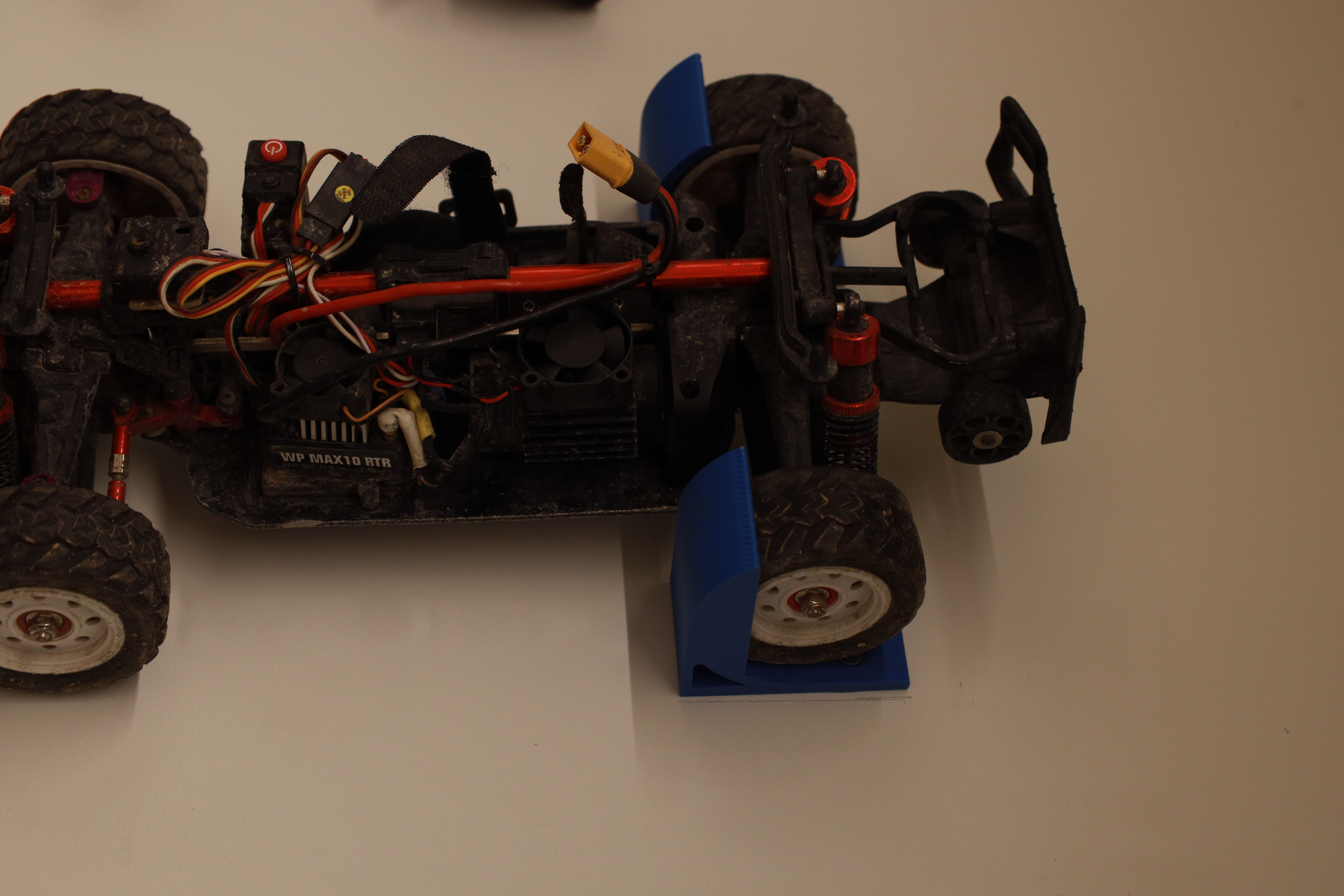 RC CAR WALL MOUNT - 65mm WHEEL MAX