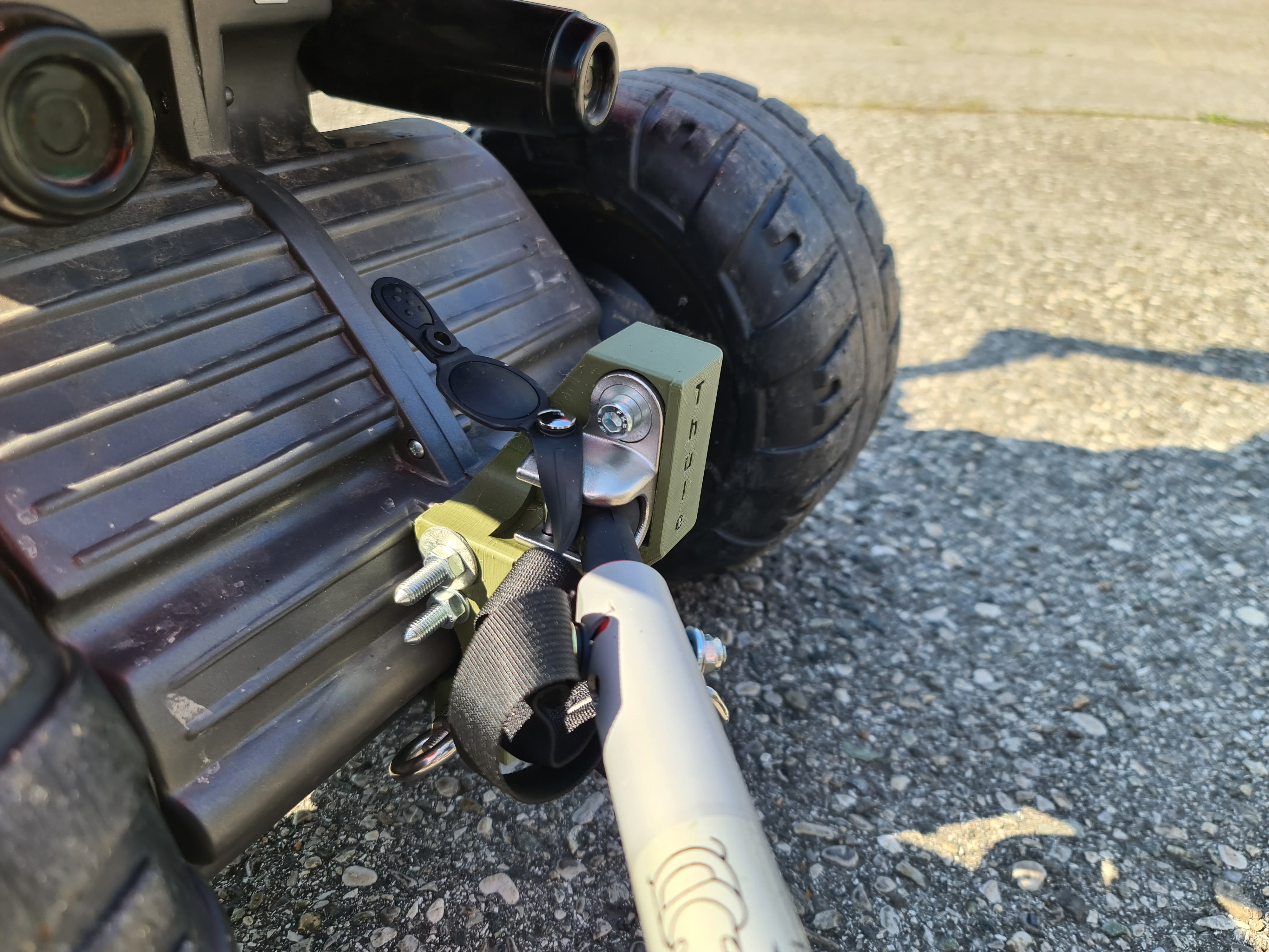 Thule trailer hitch for electric Kids Quad