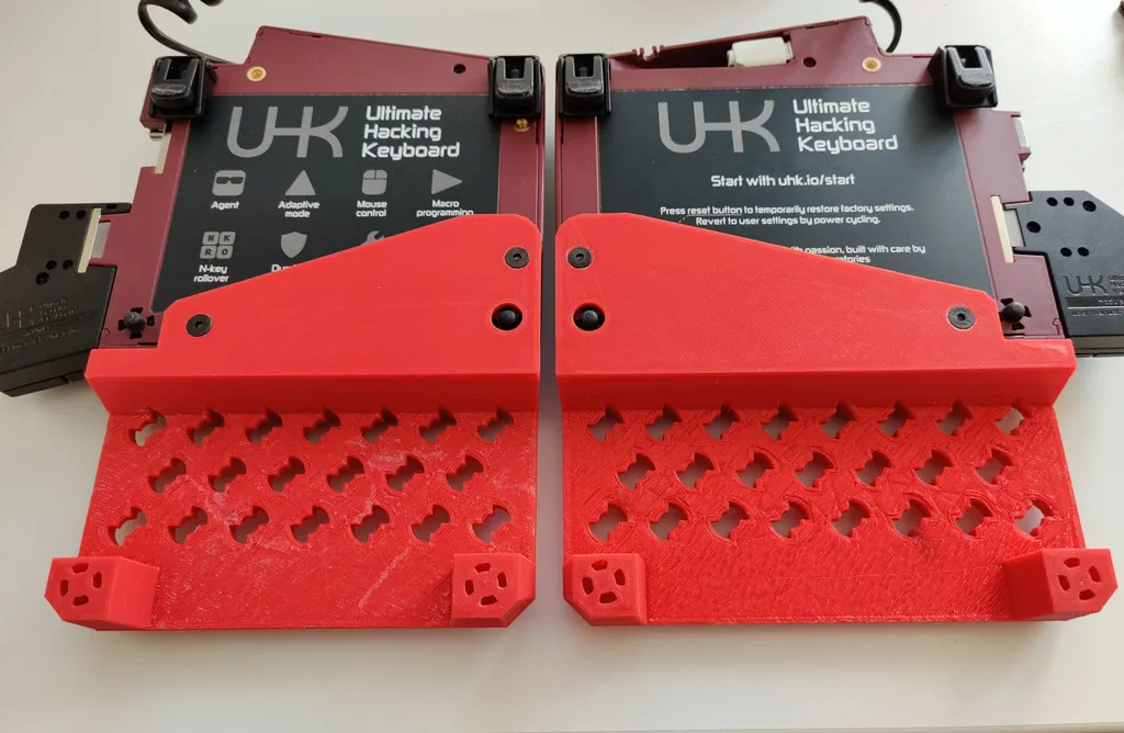 Ultimate Hacking Keyboard (UHK) wrist rest by Felixoid