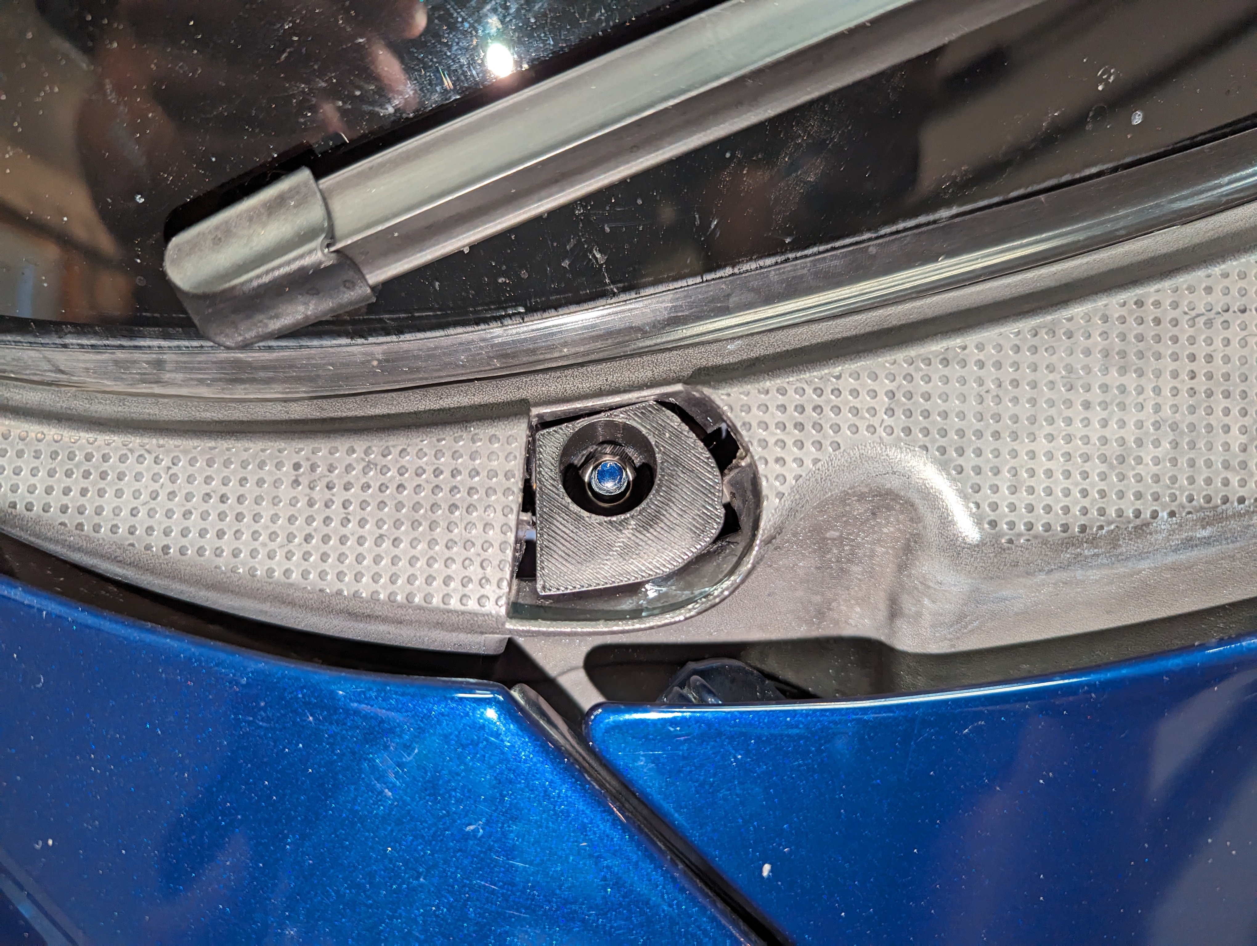 Porsche Boxster 986 / 996 911 Front Cowl Hold Down