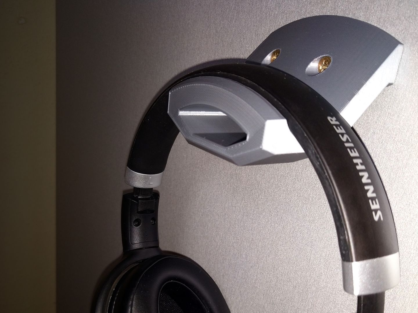 Headphones wall holder