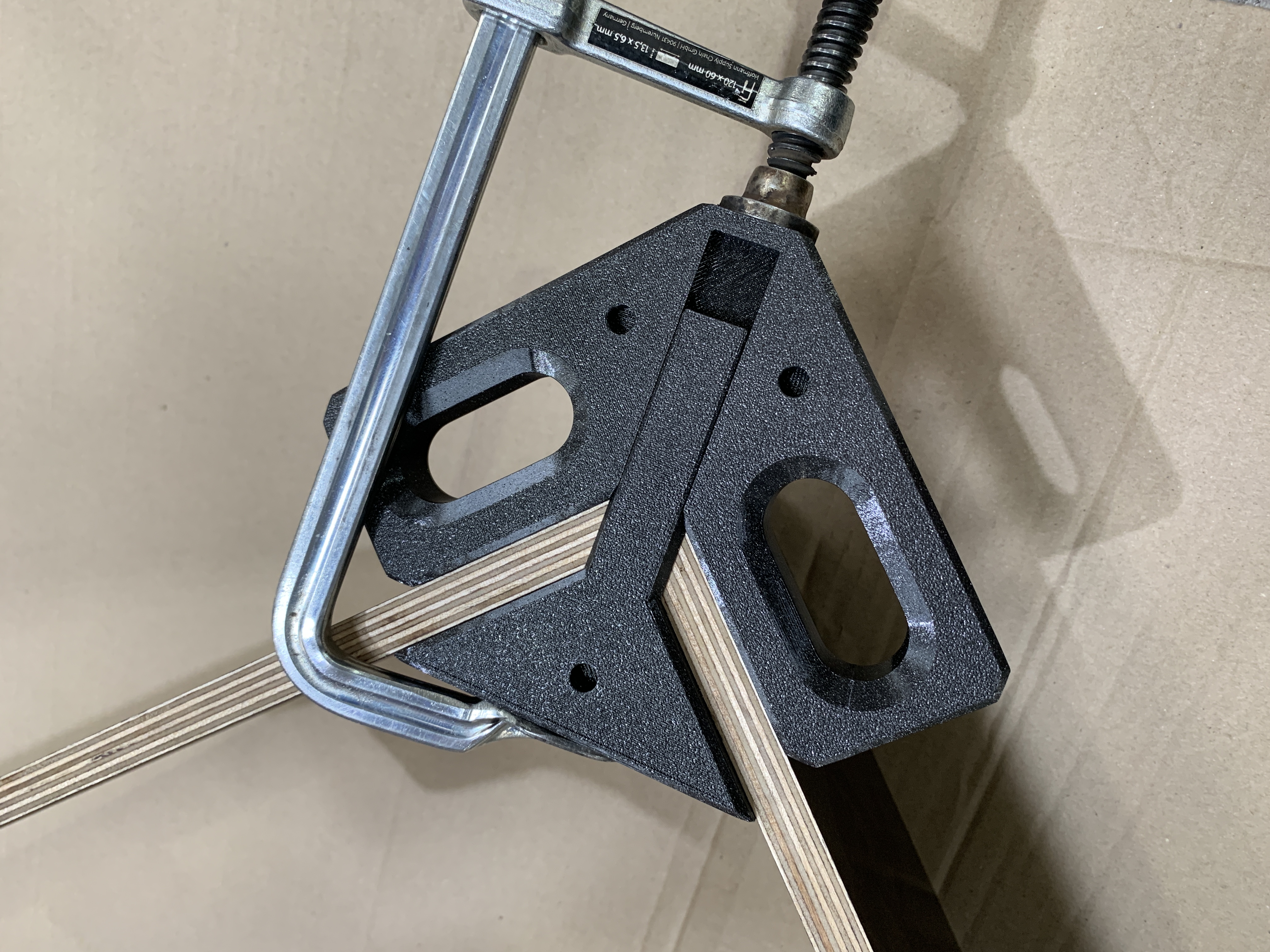 Miniatura 2 do modelo 3D Corner clamp - stackable