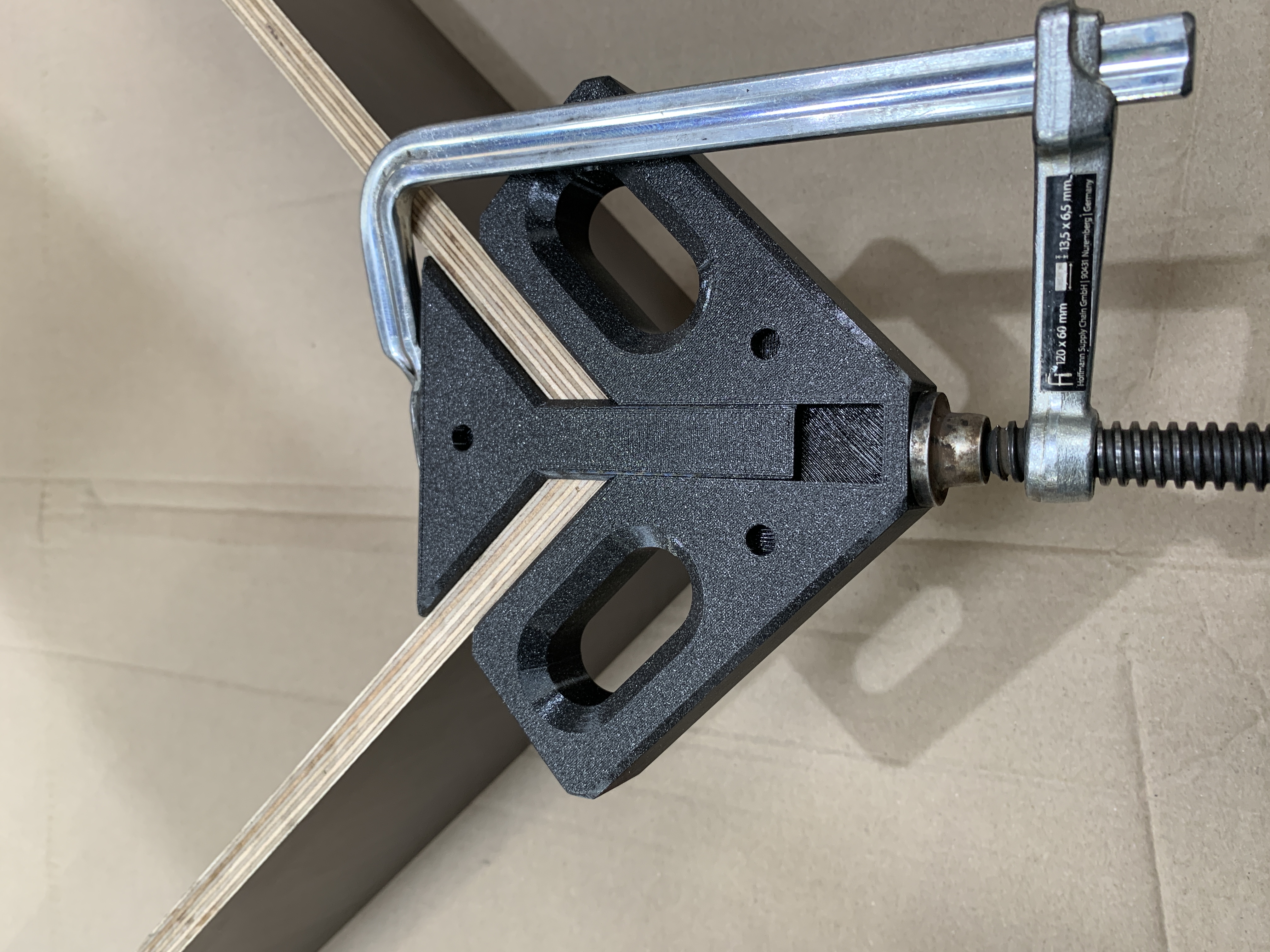 Miniatura 3 do modelo 3D Corner clamp - stackable
