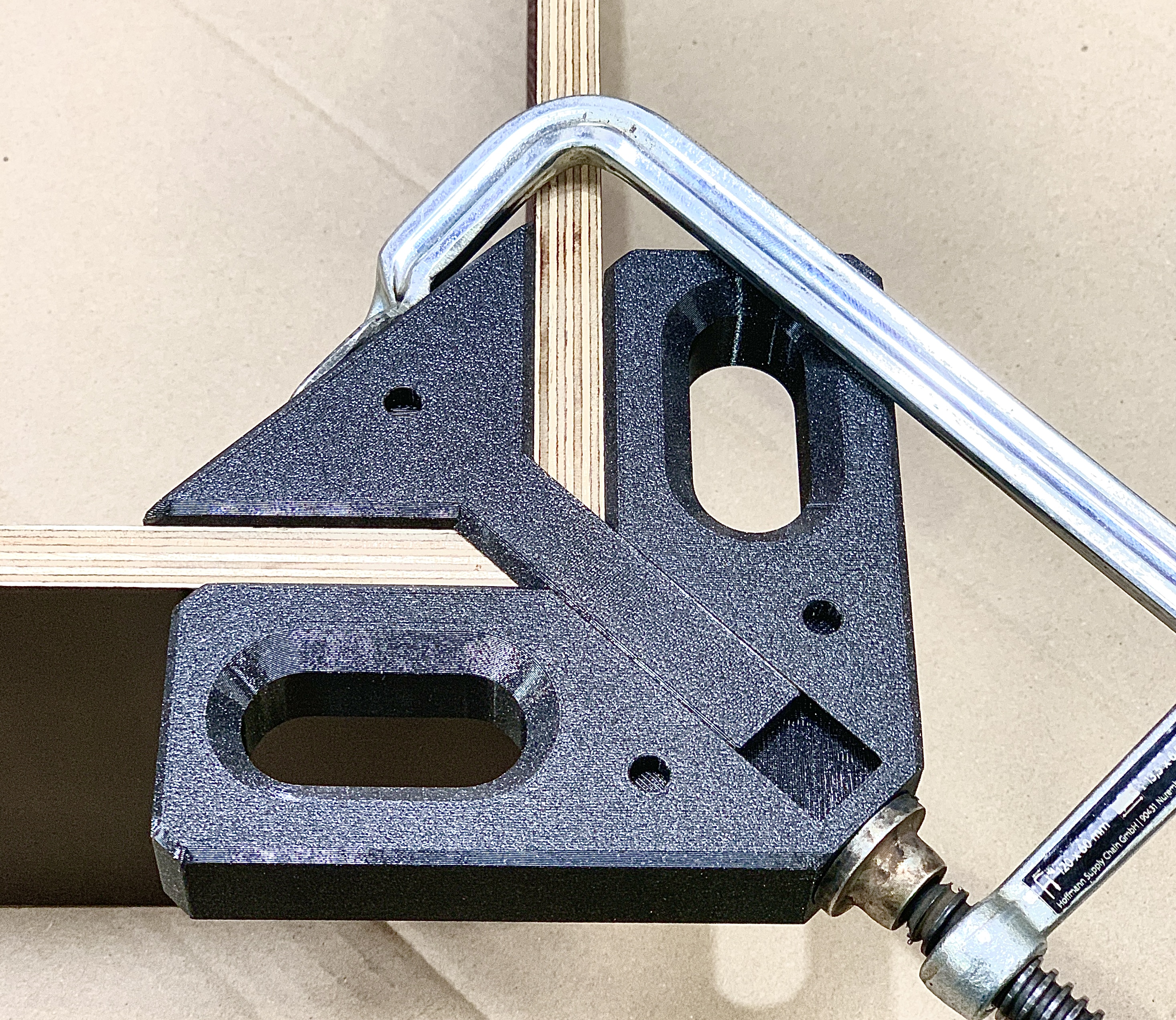 Corner clamp - stackable