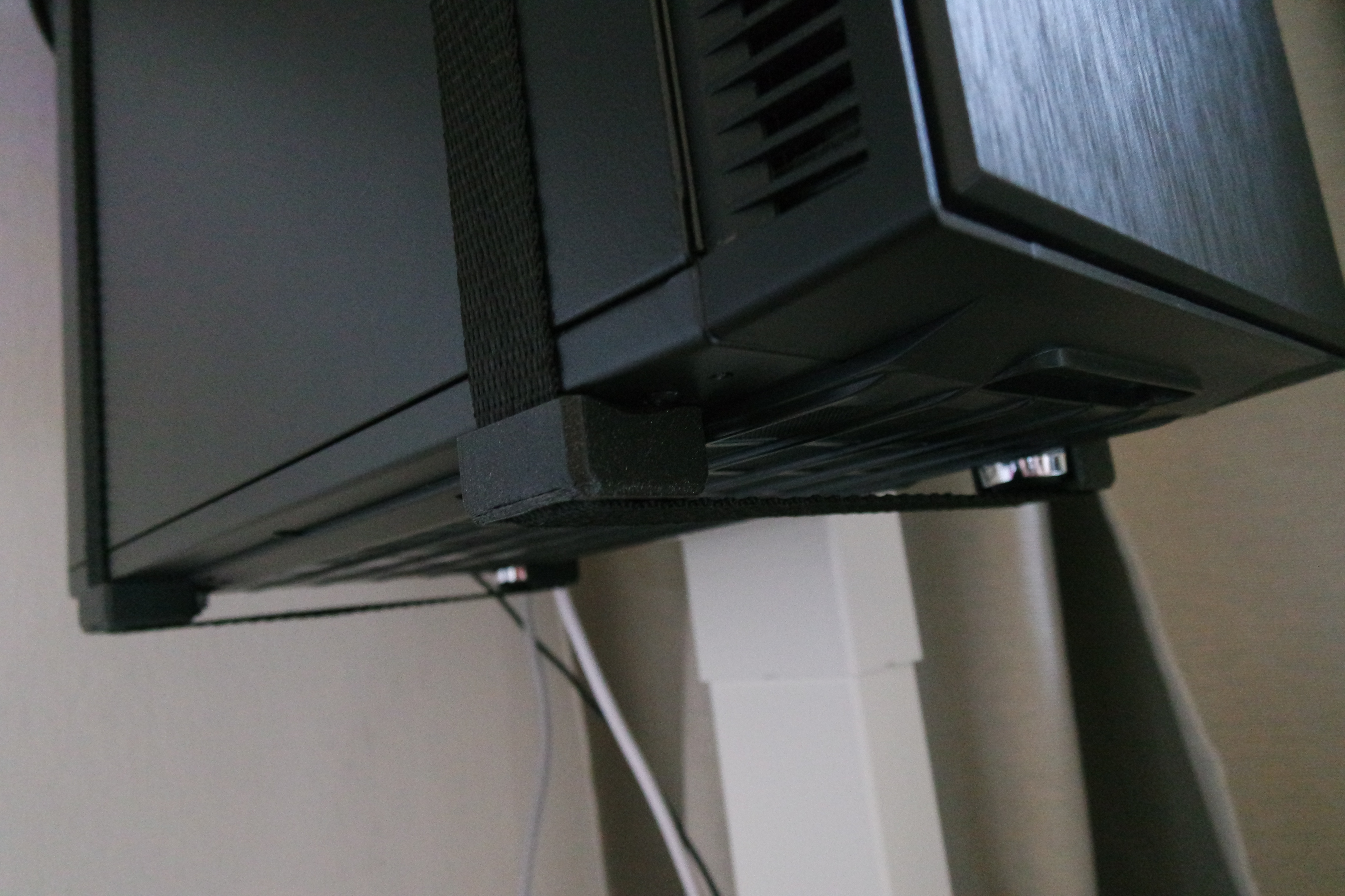 Miniatura 3 do modelo 3D PC CASE HOLDER