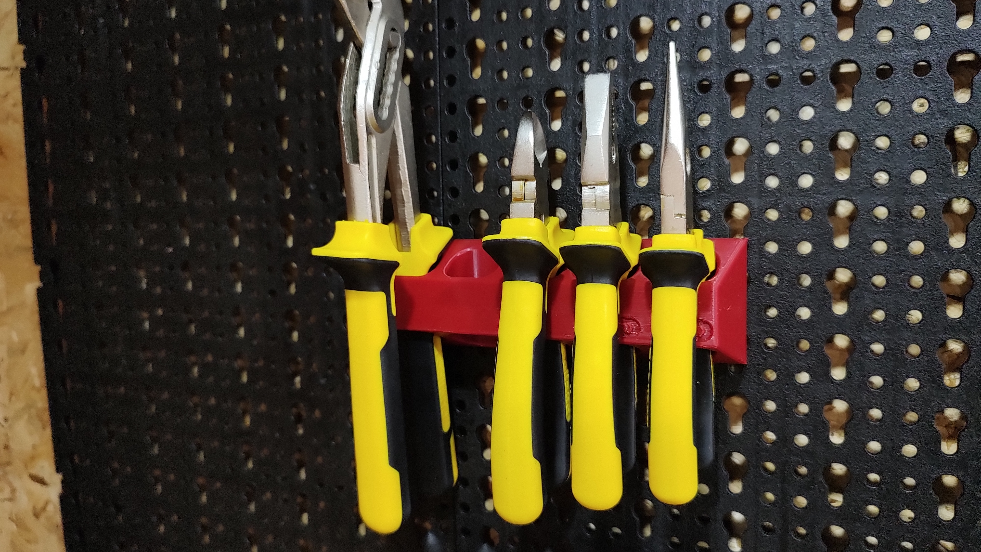 Pliers holder