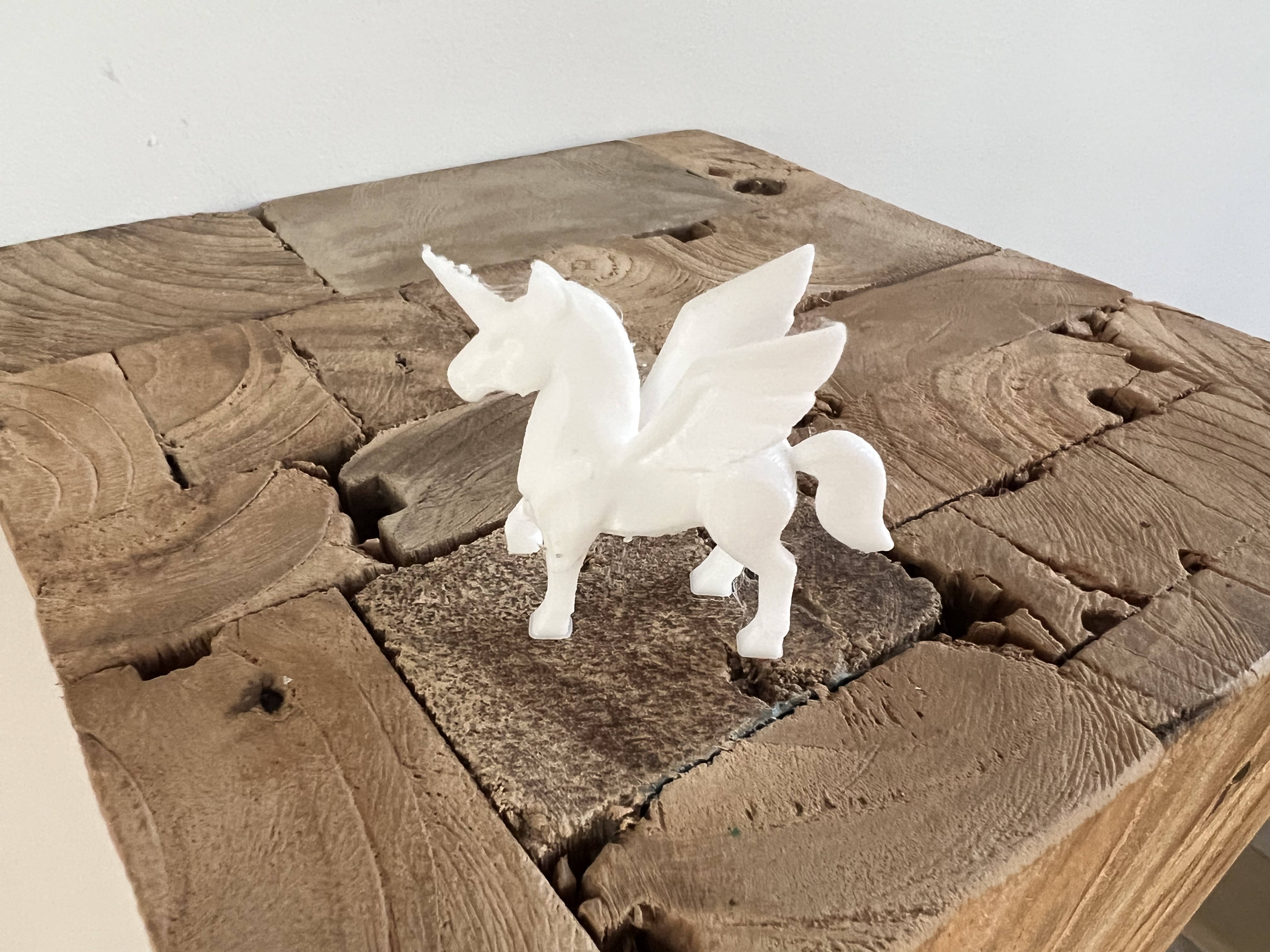 Standing Unicorn — thumbnail 2