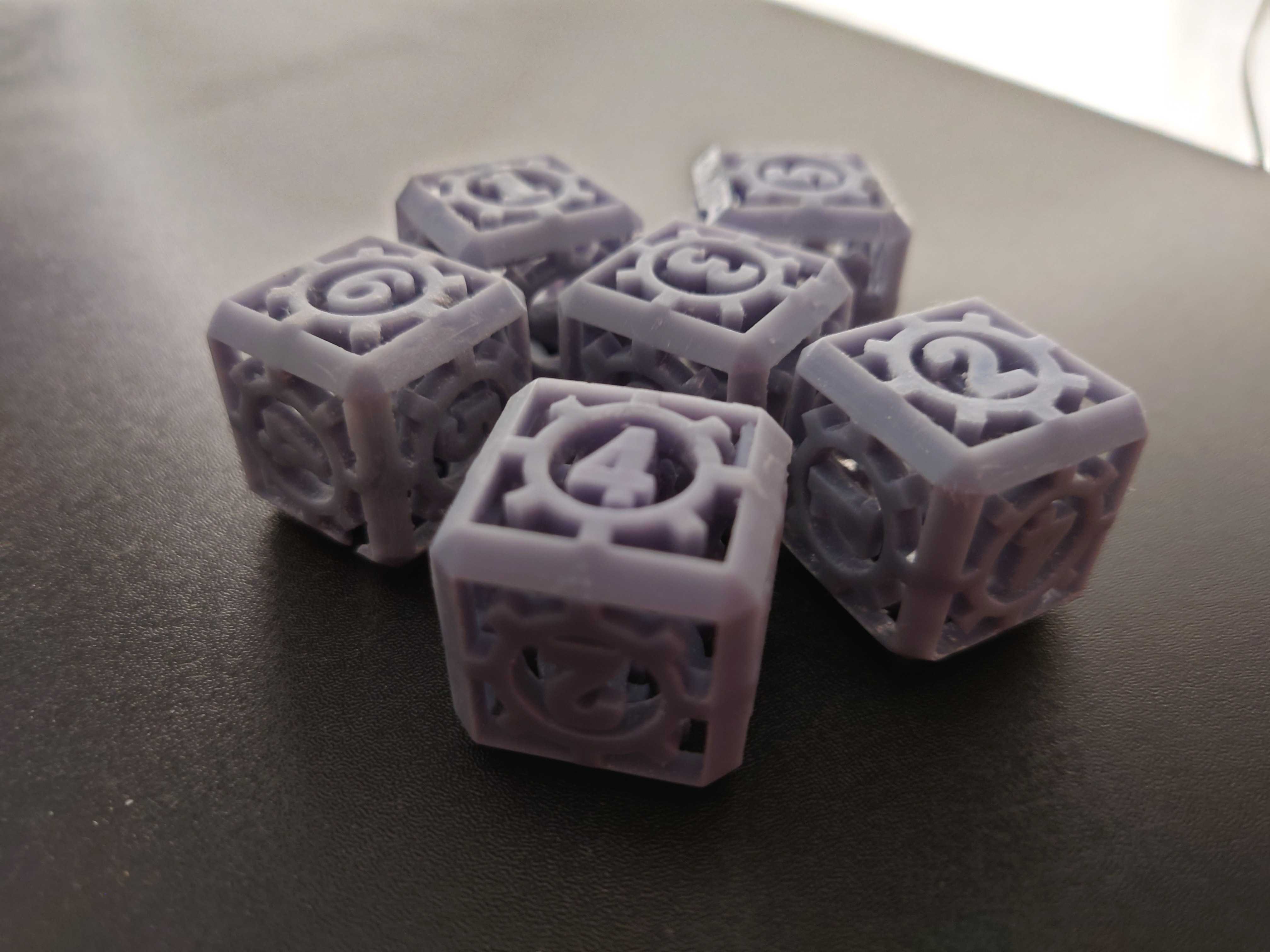 Hollow dice