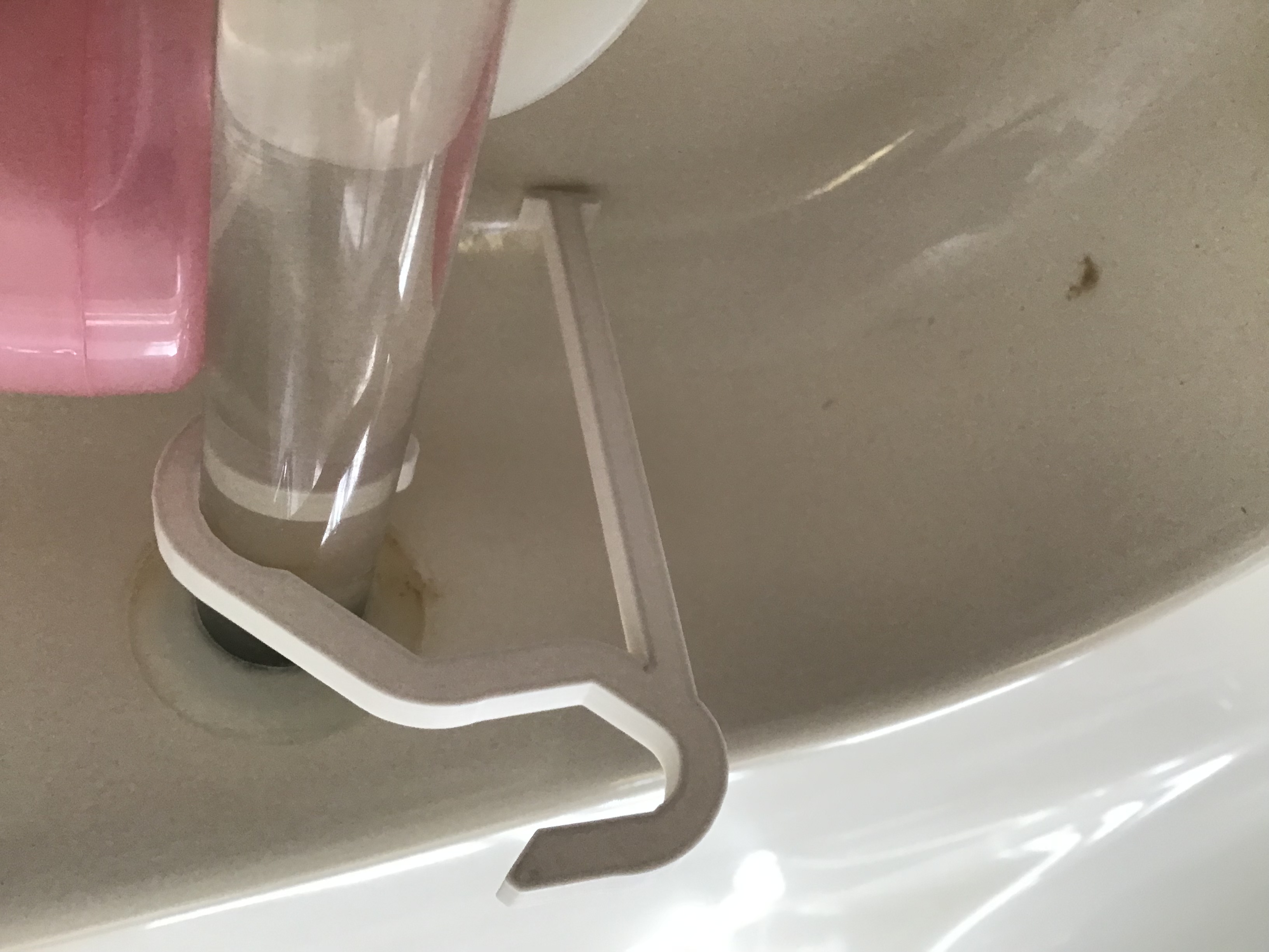 Face towel hook for shower/tub surround rod