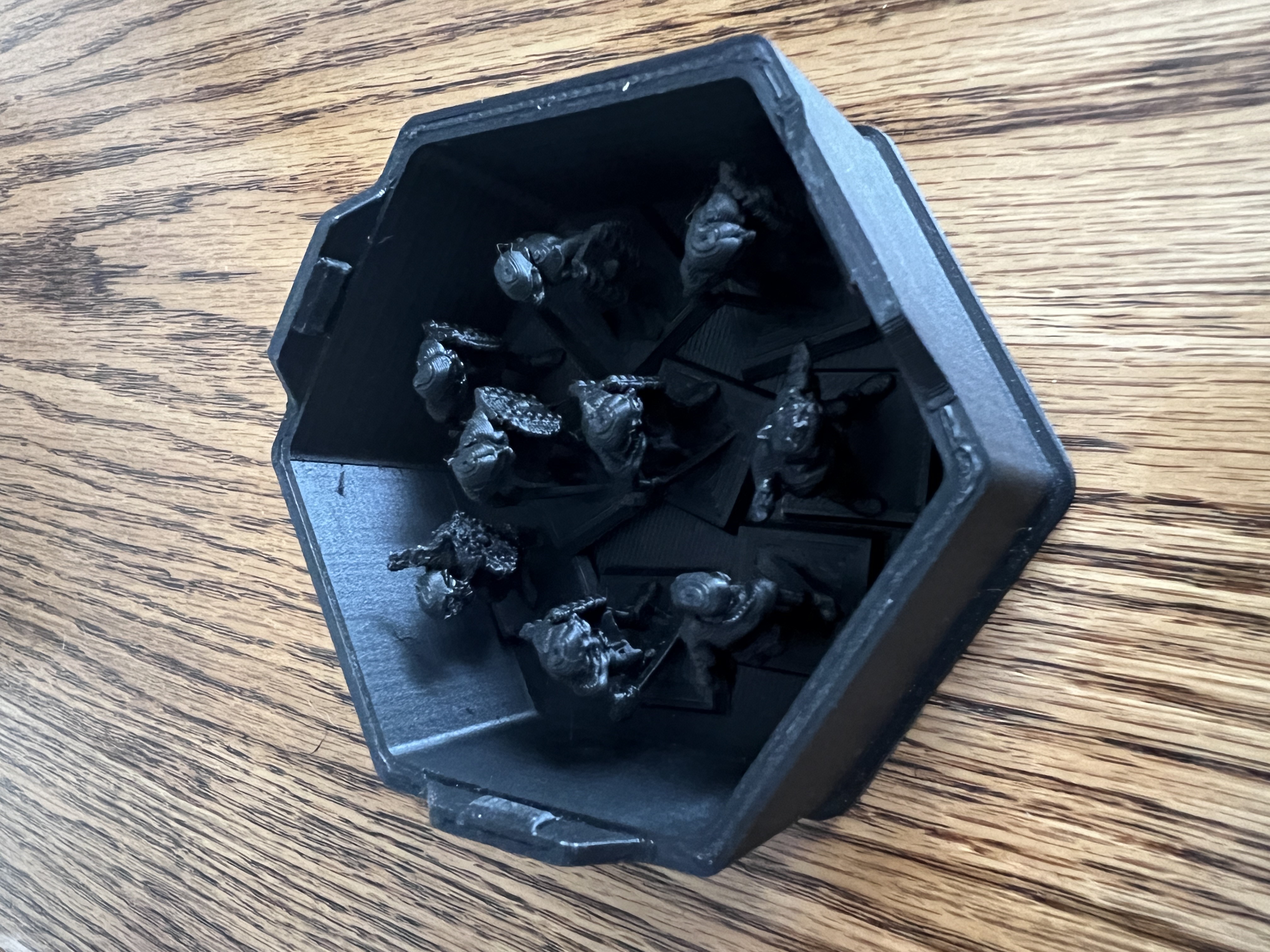 Miniatura 3 do modelo 3D Stackable Dice & Miniatures Box Set